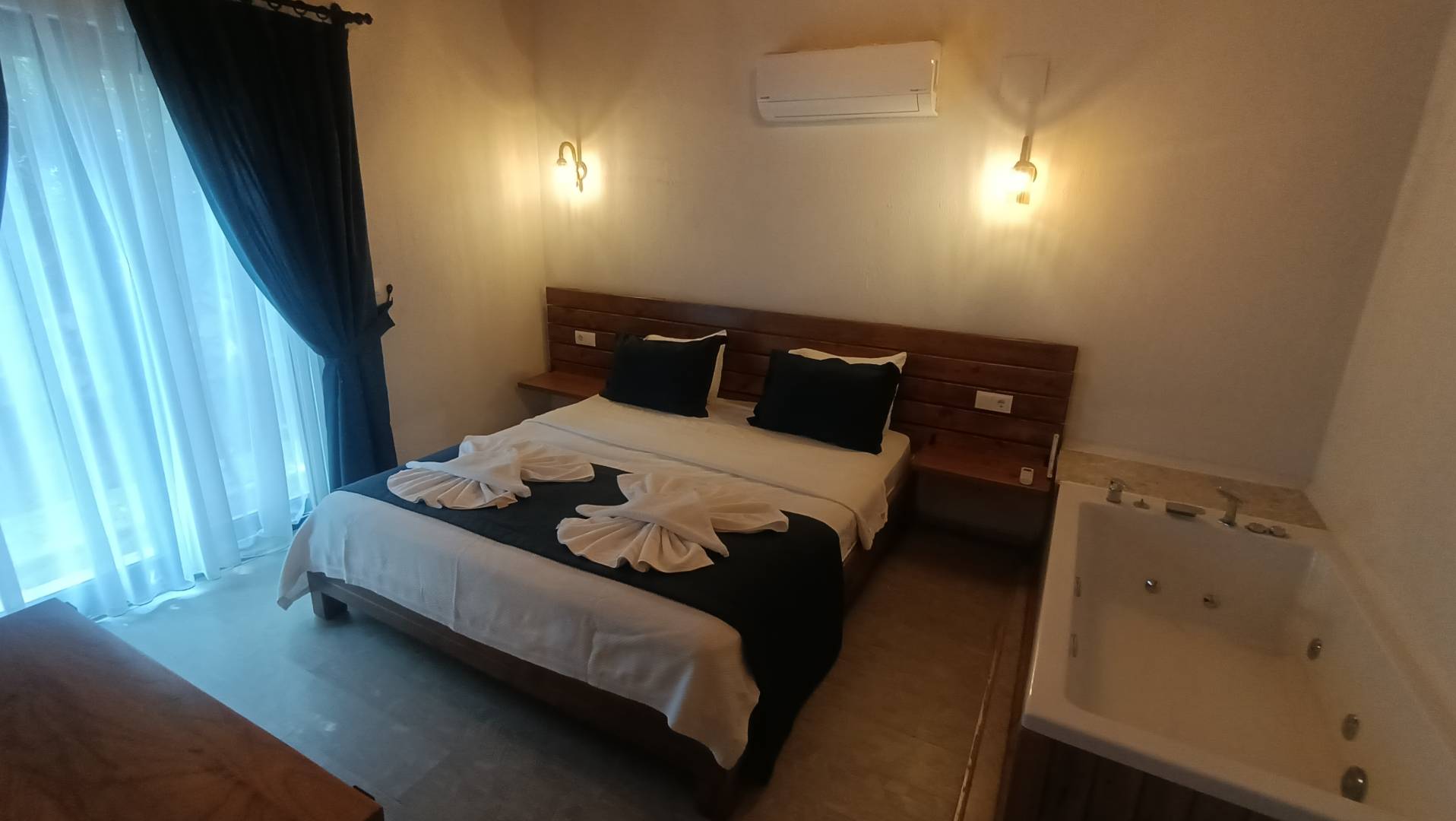 Fethiye Kayaköy'de Geniş Ailelere Uygun, Özel Havuzlu, Bahçeli Villa
