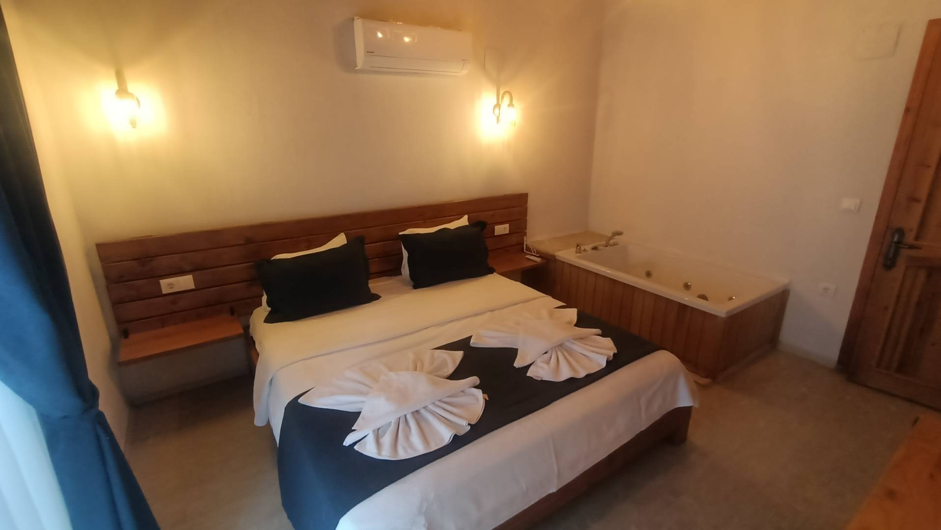 Fethiye Kayaköy'de Geniş Ailelere Uygun, Özel Havuzlu, Bahçeli Villa