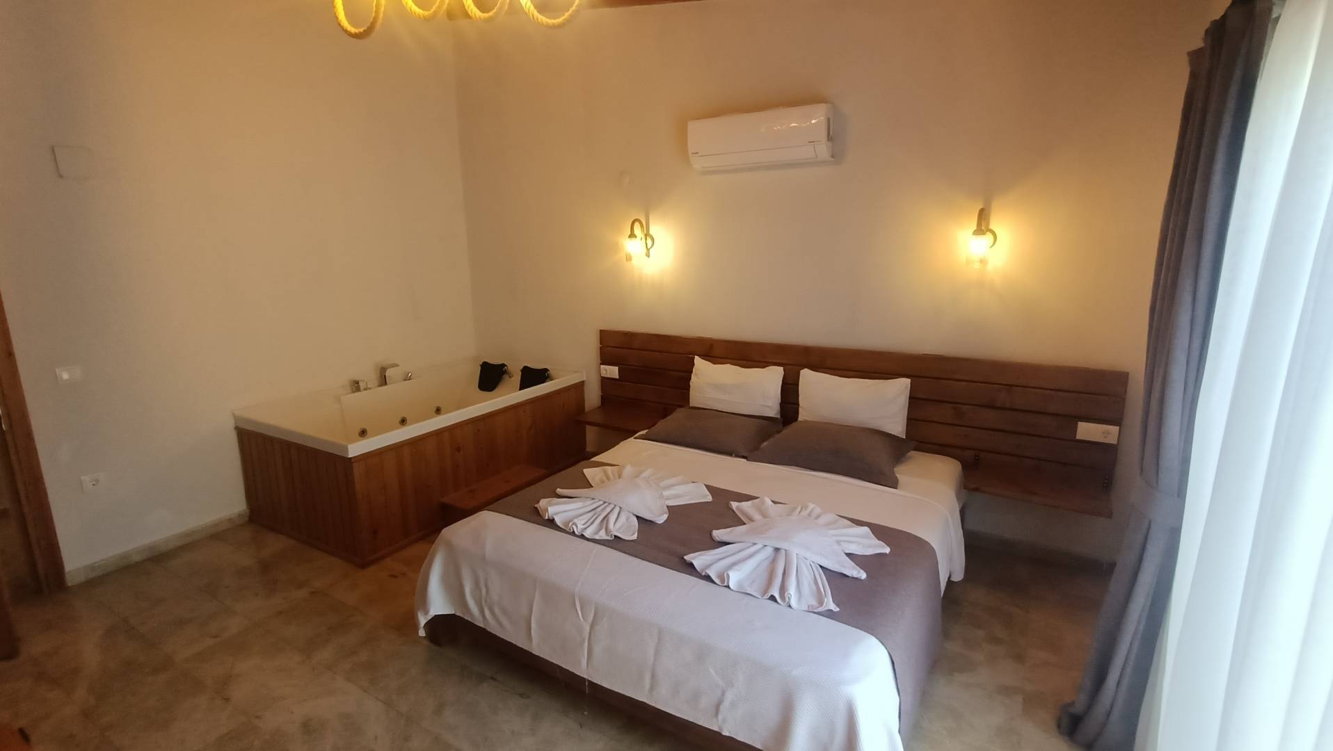 Fethiye Kayaköy'de Doğa İçerisinde, Özel Havuzlu, Geniş Villa