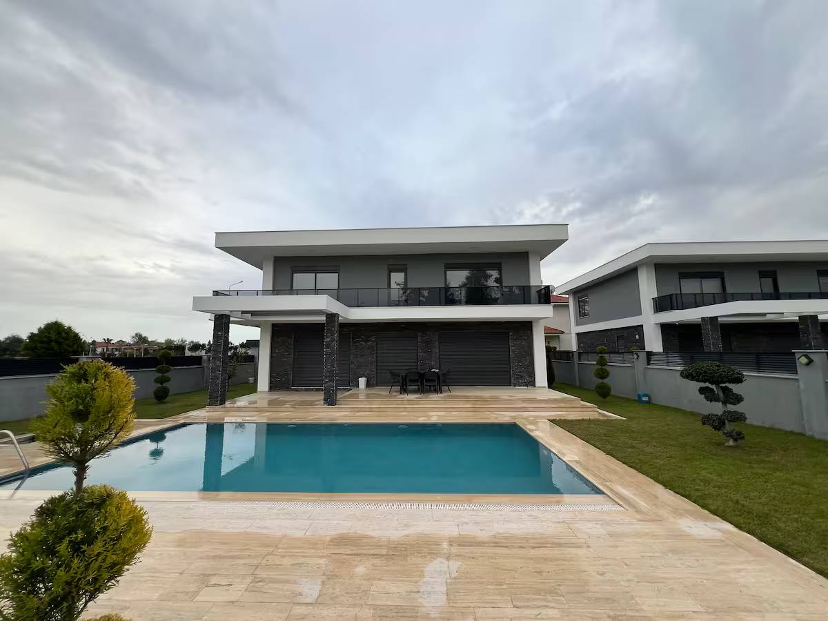 Kemer Çamyuva'da Modern Tasarımlı, Özel Havuzlu, Merkezi Villa 45766