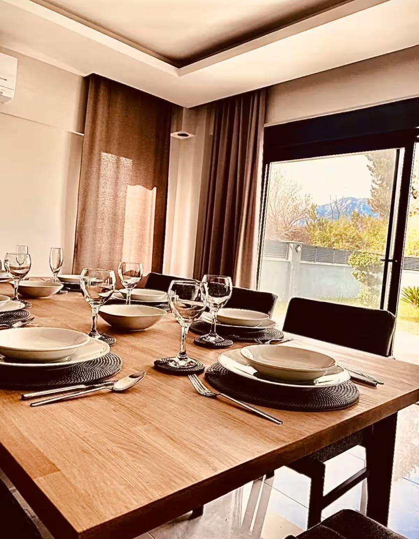 Kemer Çamyuva'da Modern Tasarımlı, Özel Havuzlu, Merkezi Villa