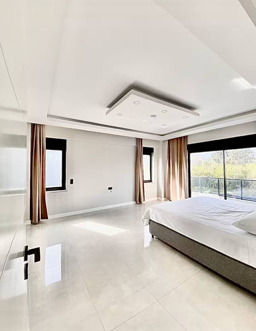 Kemer Çamyuva'da Modern Tasarımlı, Özel Havuzlu, Merkezi Villa