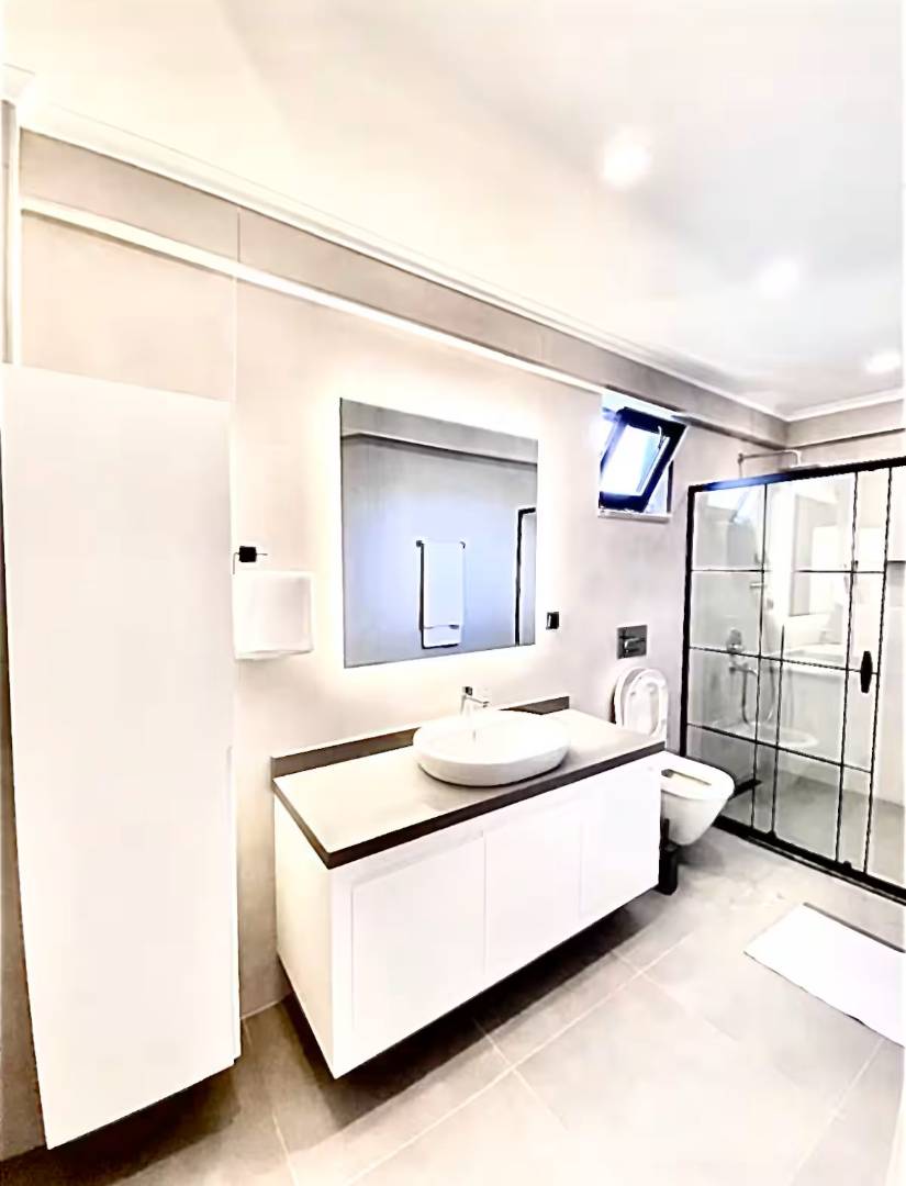 Kemer Çamyuva'da Modern Tasarımlı, Özel Havuzlu, Merkezi Villa
