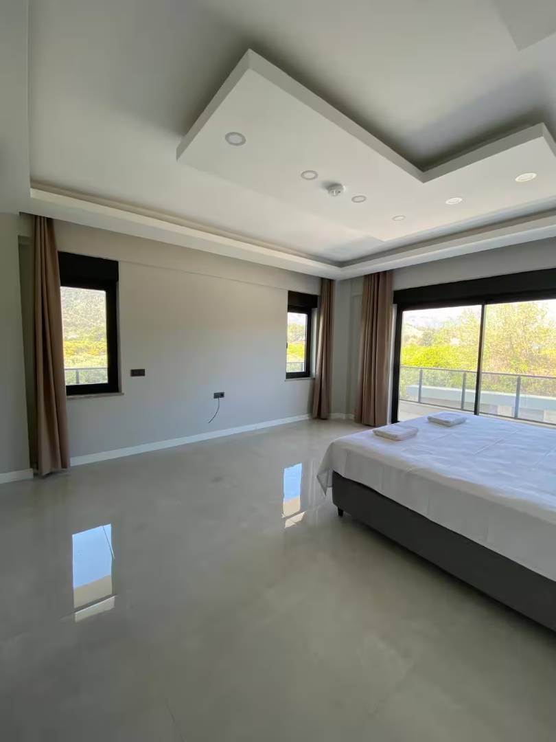 Kemer Çamyuva'da Modern Tasarımlı, Özel Havuzlu, Merkezi Villa