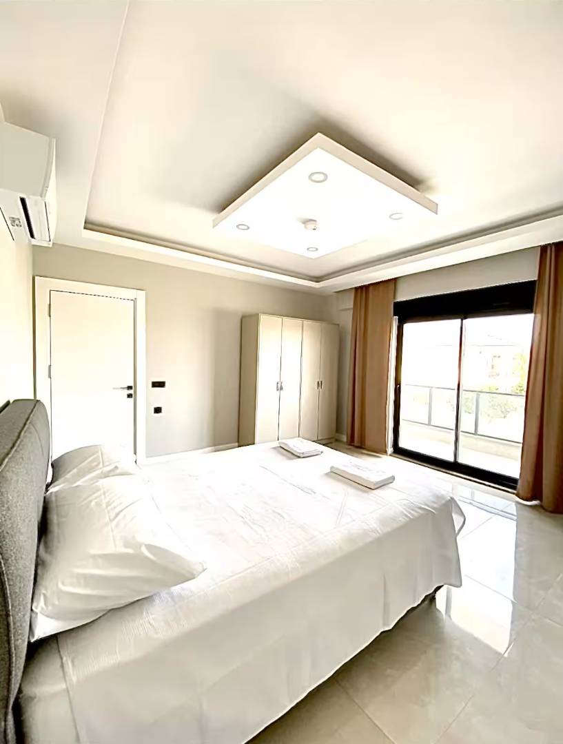 Kemer Çamyuva'da Modern Tasarımlı, Özel Havuzlu, Merkezi Villa
