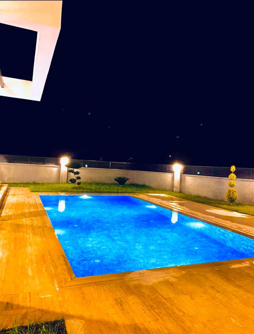 Kemer Çamyuva'da Modern Tasarımlı, Özel Havuzlu, Merkezi Villa