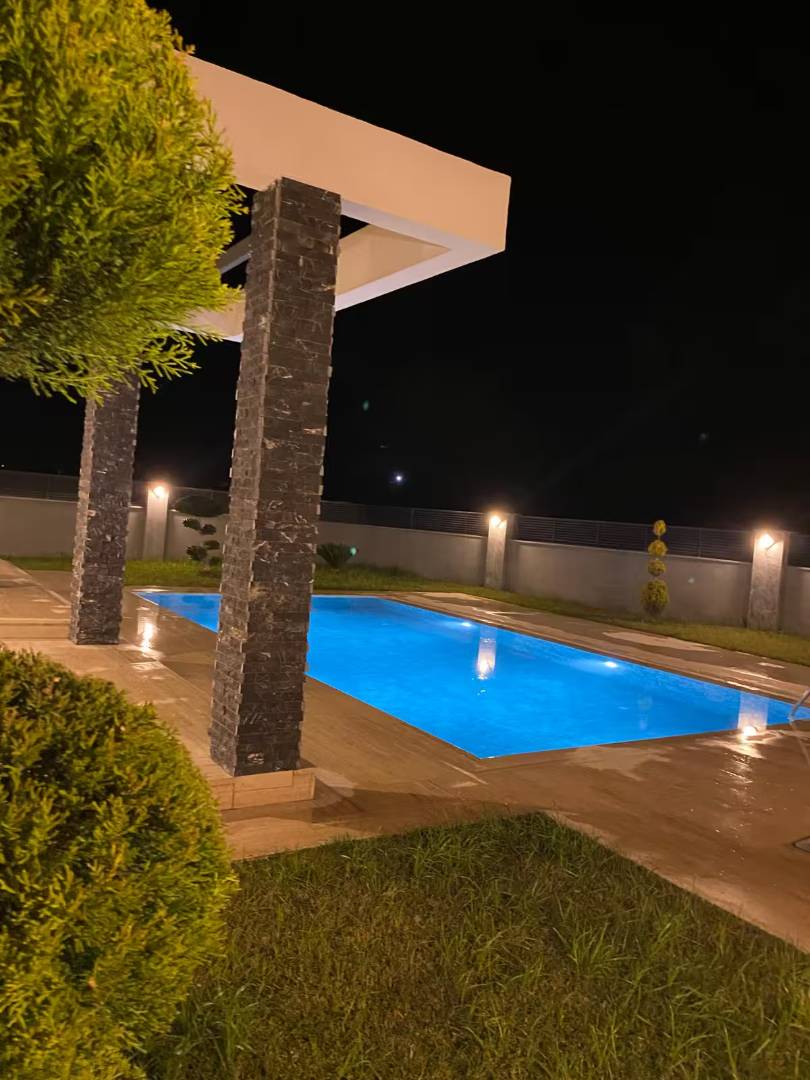 Kemer Çamyuva'da Modern Tasarımlı, Özel Havuzlu, Merkezi Villa