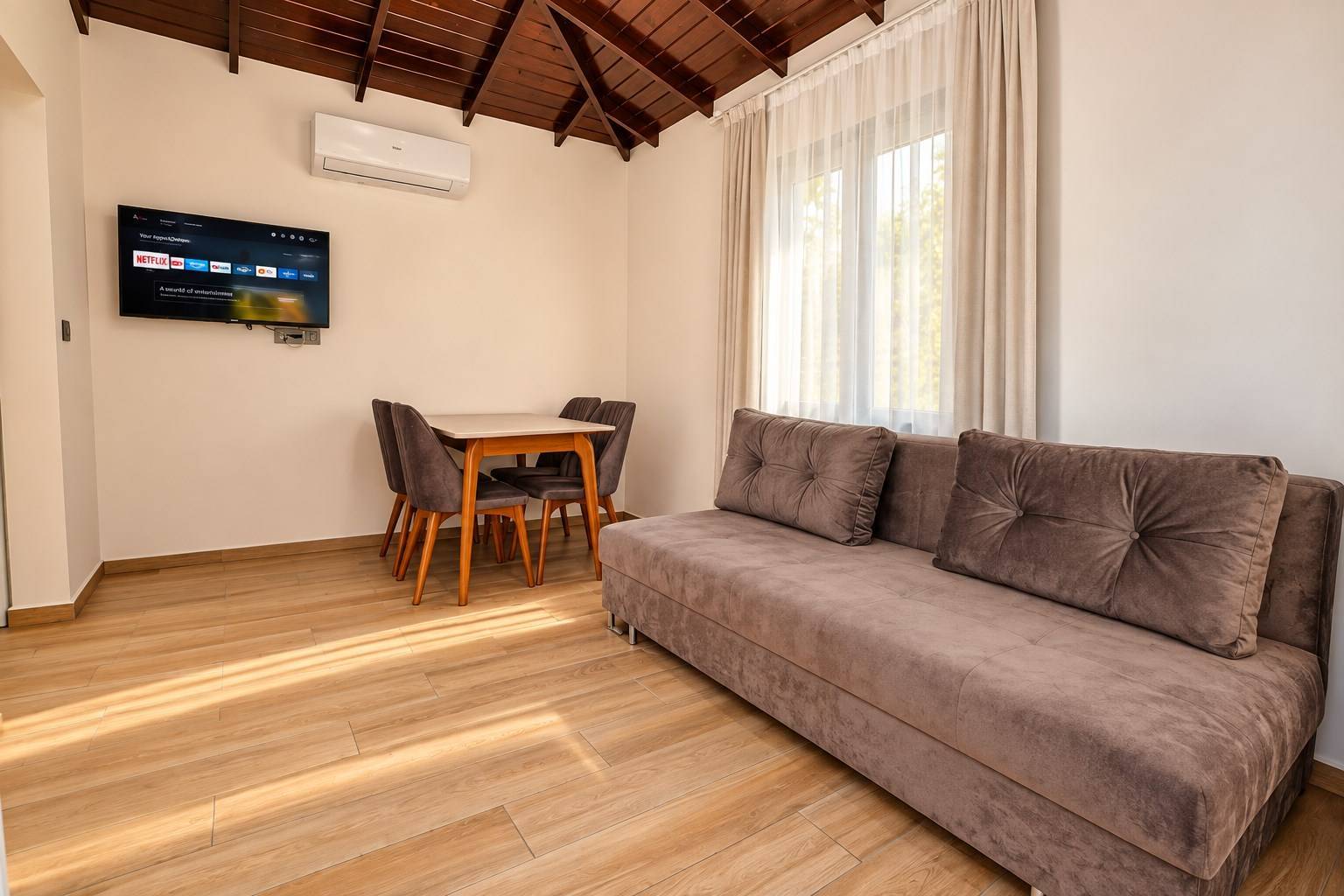 Kemer Çamyuva'da Nezih Konumda, Ortak Havuzlu, 2+1 Ev