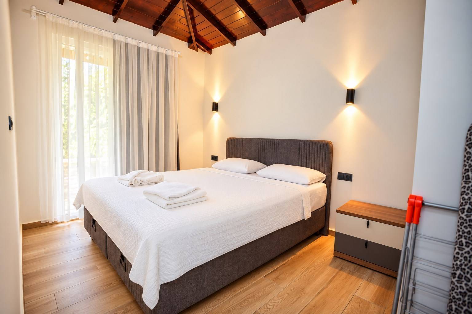 Kemer Çamyuva'da Nezih Konumda, Ortak Havuzlu, 2+1 Ev