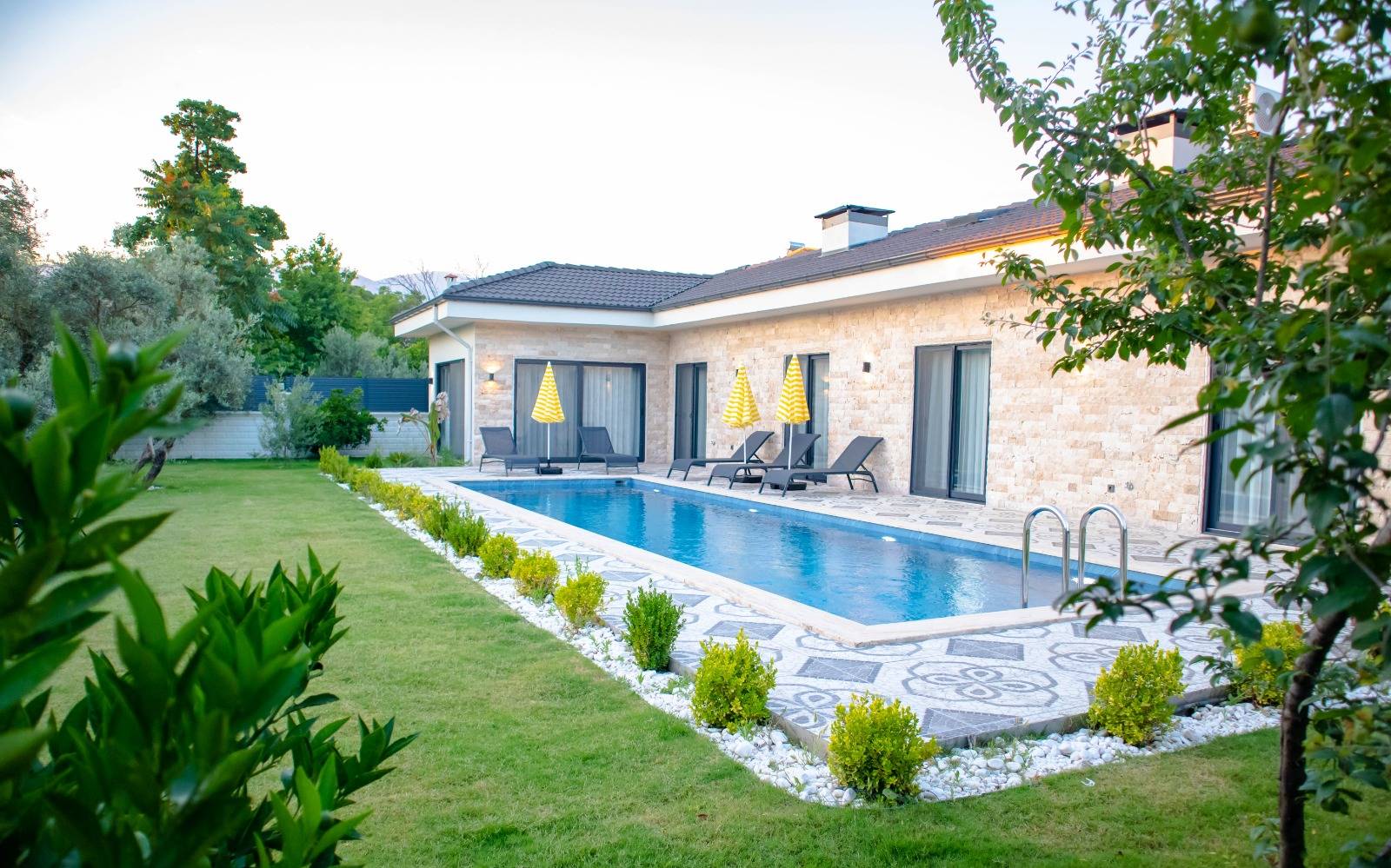 Köyceğiz Beyobası'da Geniş Bahçeli, Özel Havuzlu, Lüks Villa 46134