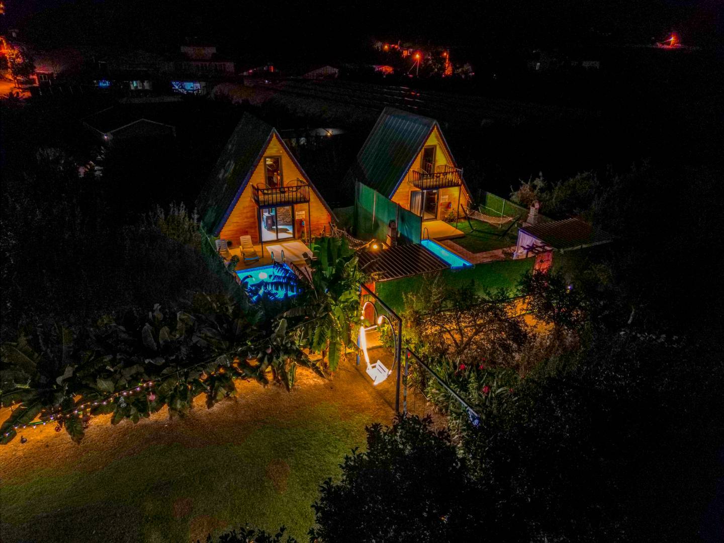 Kumluca Adrasan'da Geniş Bahçeli, Isıtmalı Havuzlu, Balayı Bungalovu