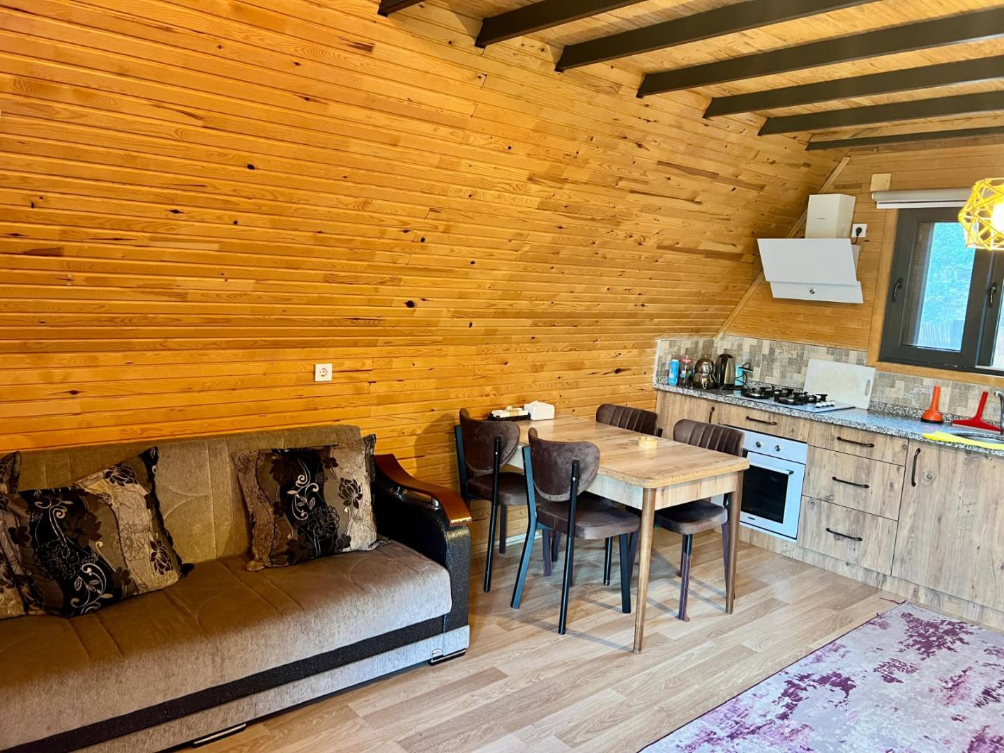 Kumluca Adrasan'da Sessiz Konumda, Isıtmalı Havuzlu, Modern Bungalov