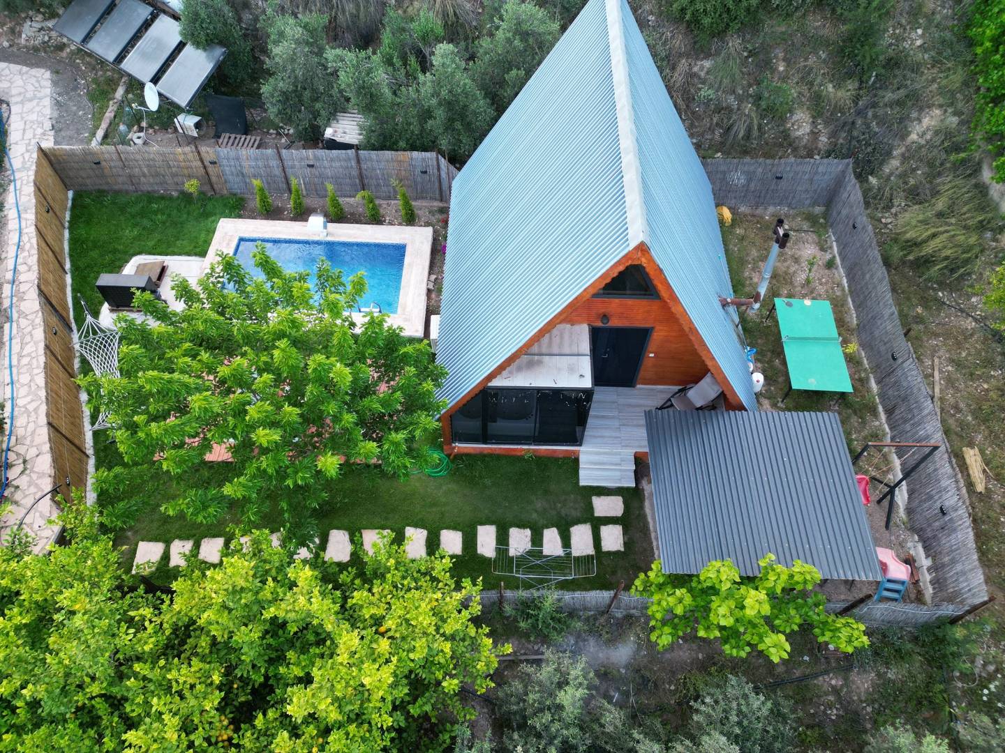 Kumluca Adrasan'da Sessiz Konumda, Isıtmalı Havuzlu, Modern Bungalov