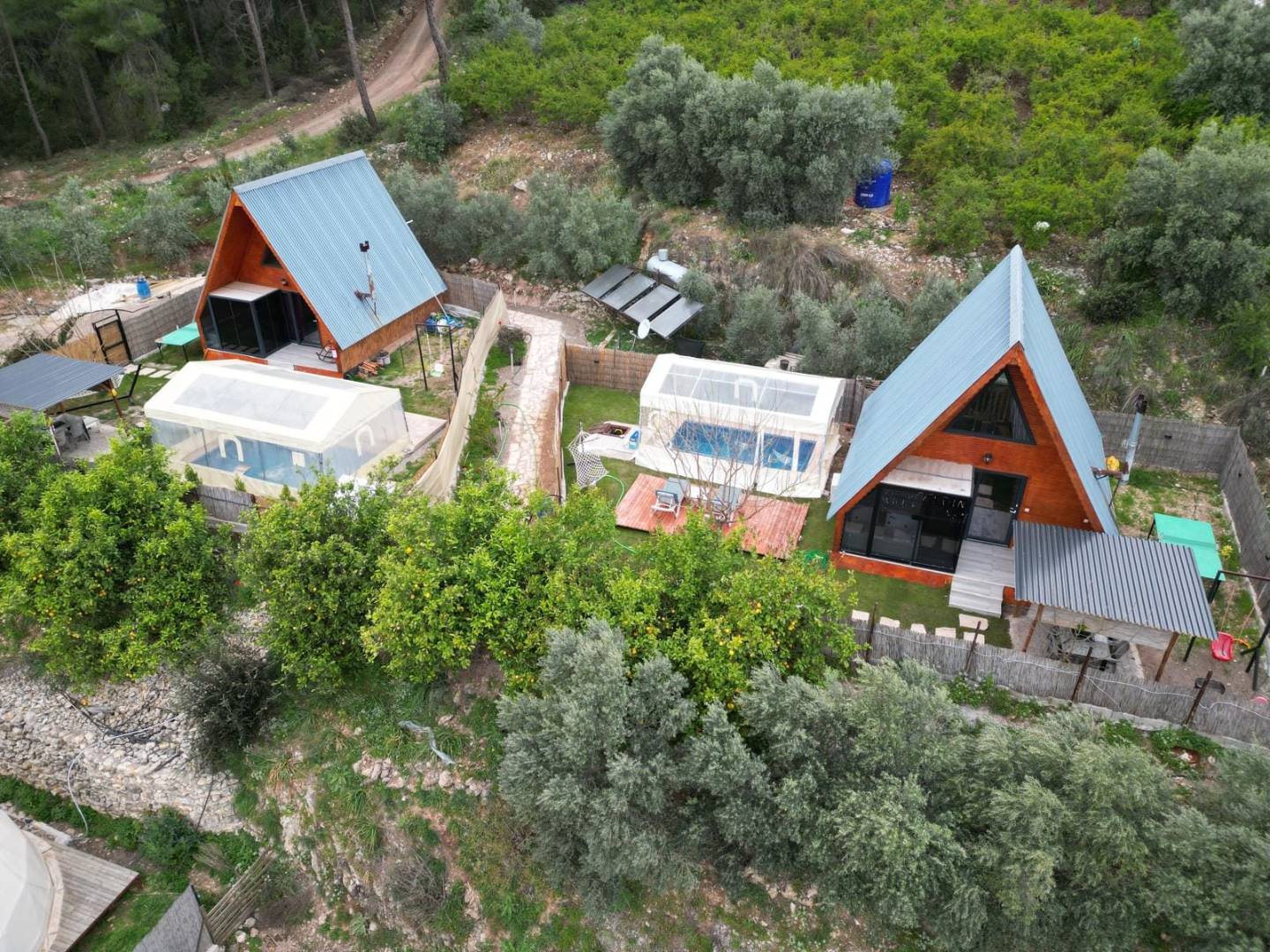 Kumluca Adrasan'da Sessiz Konumda, Isıtmalı Havuzlu, Modern Bungalov