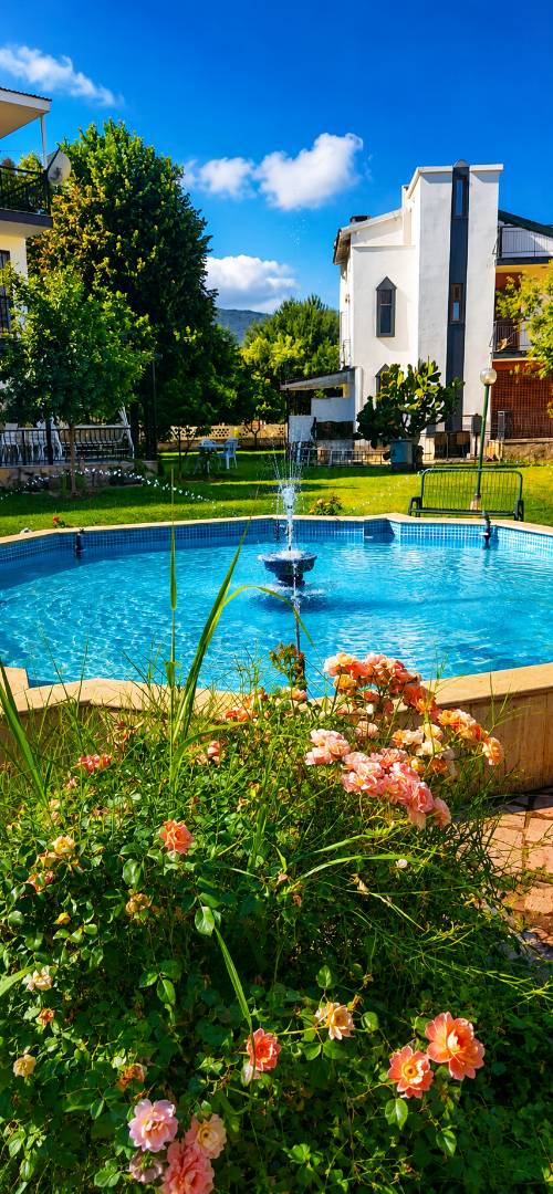 Kuşadası Davutlar'da Merkezi Konumda, Ortak Havuzlu, Kiralık Villa 33960