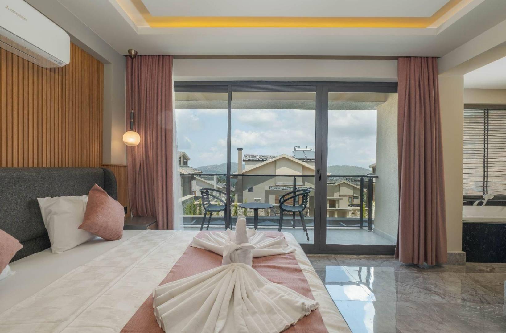 Fethiye Ovacık'ta Modern Tasarımlı, Özel Havuzlu, Saunalı Villa