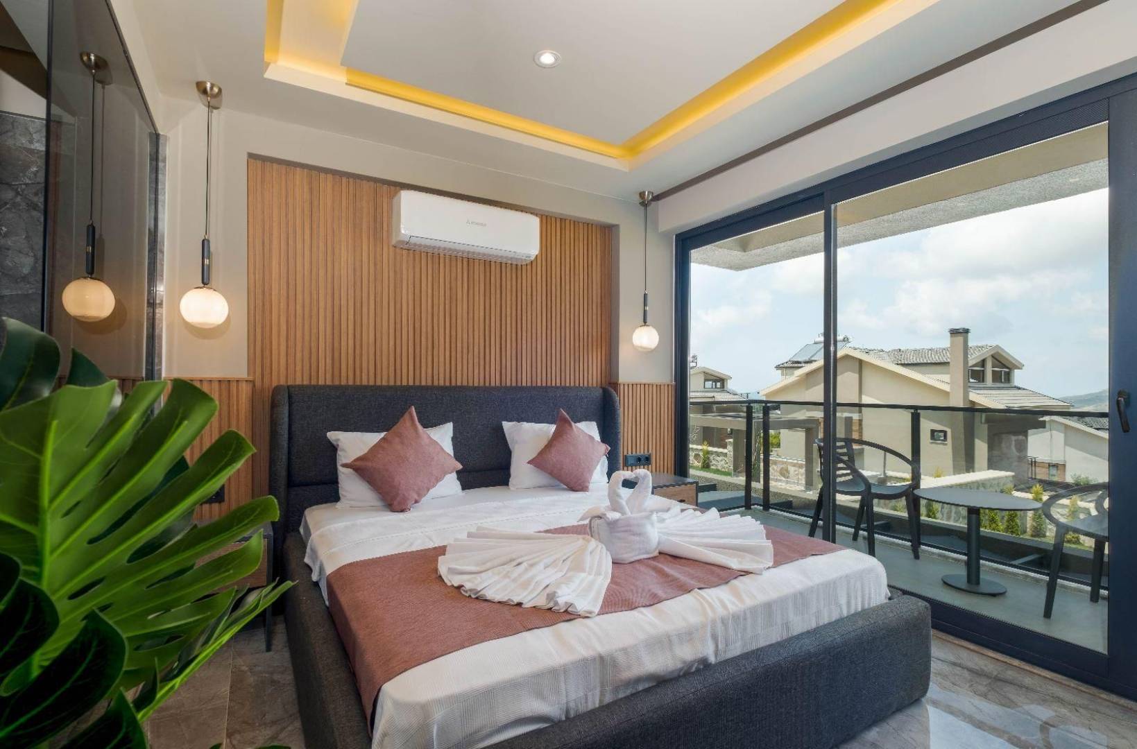Fethiye Ovacık'ta Modern Tasarımlı, Özel Havuzlu, Saunalı Villa