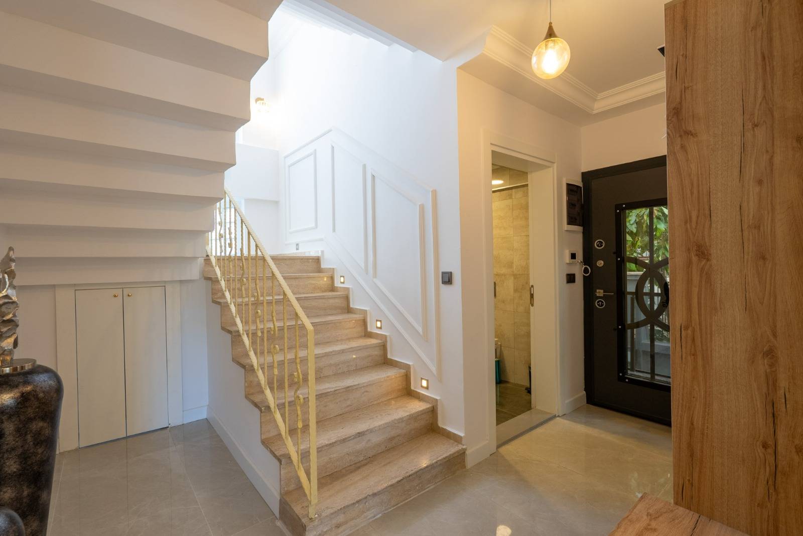 Marmaris Çamdibi'nde Merkezi Konumda, Özel Havuzlu, 6+1 Villa