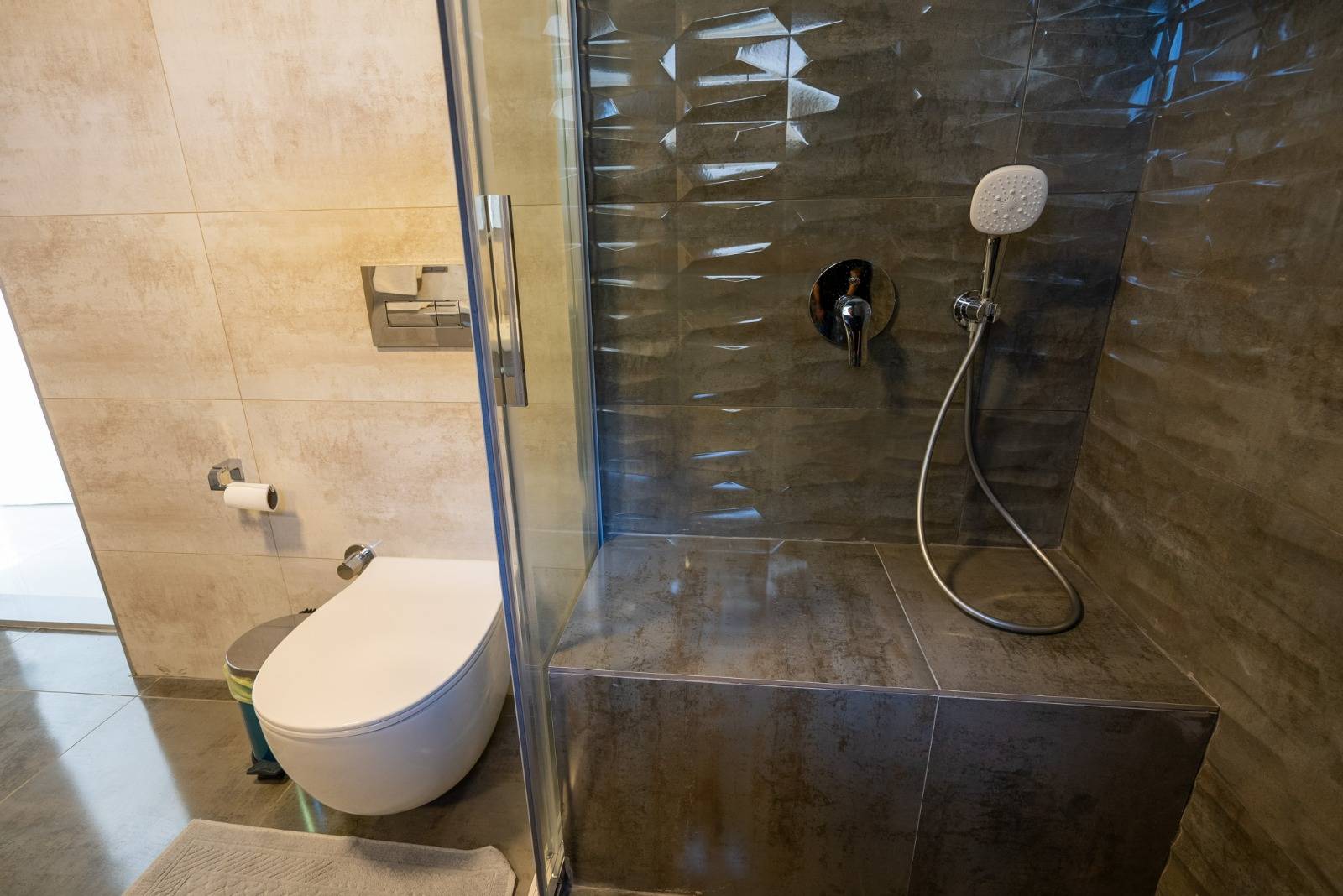 Marmaris Çamdibi'nde Merkezi Konumda, Özel Havuzlu, 6+1 Villa