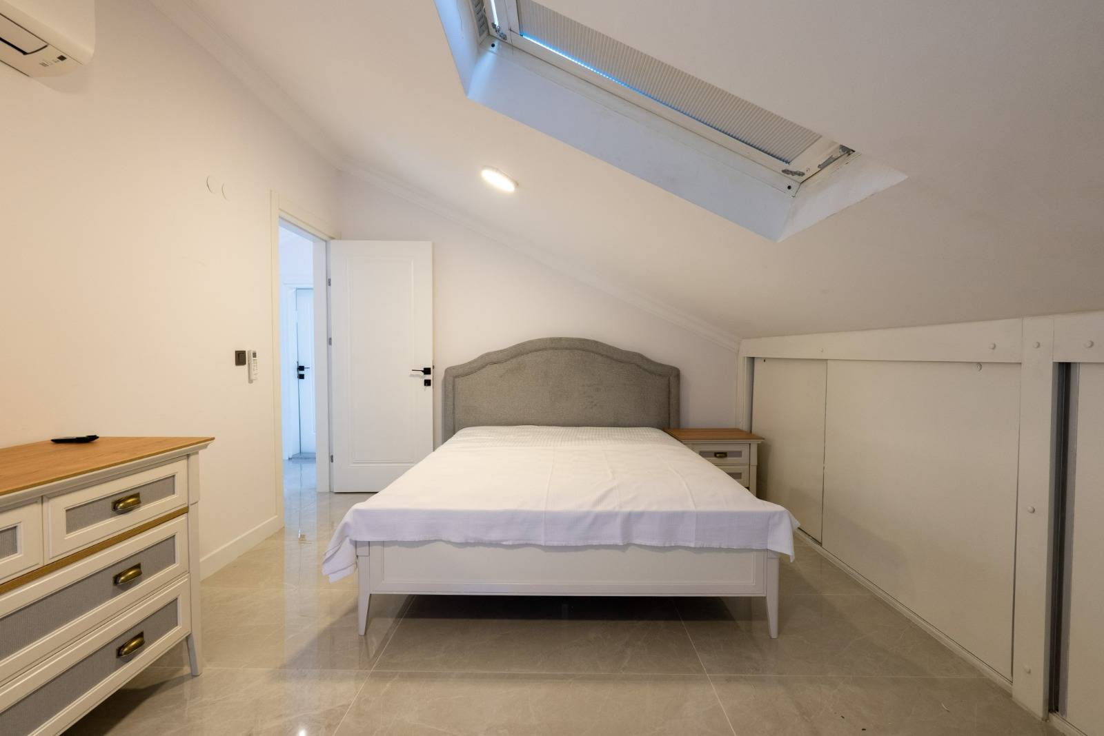 Marmaris Çamdibi'nde Merkezi Konumda, Özel Havuzlu, 6+1 Villa