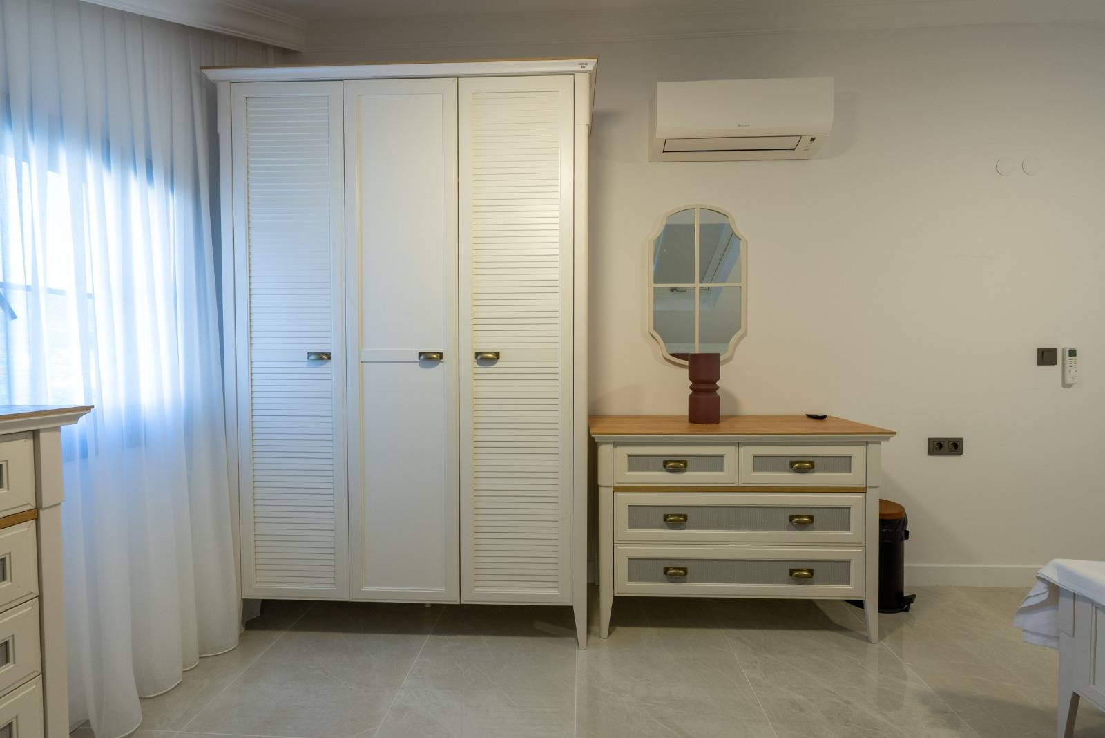 Marmaris Çamdibi'nde Merkezi Konumda, Özel Havuzlu, 6+1 Villa