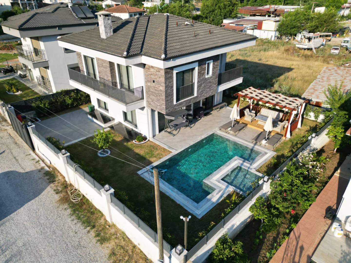 Marmaris Hisarönü'nde Kalabalık Ailelere Uygun, Özel Havuzlu, Merkezi Villa