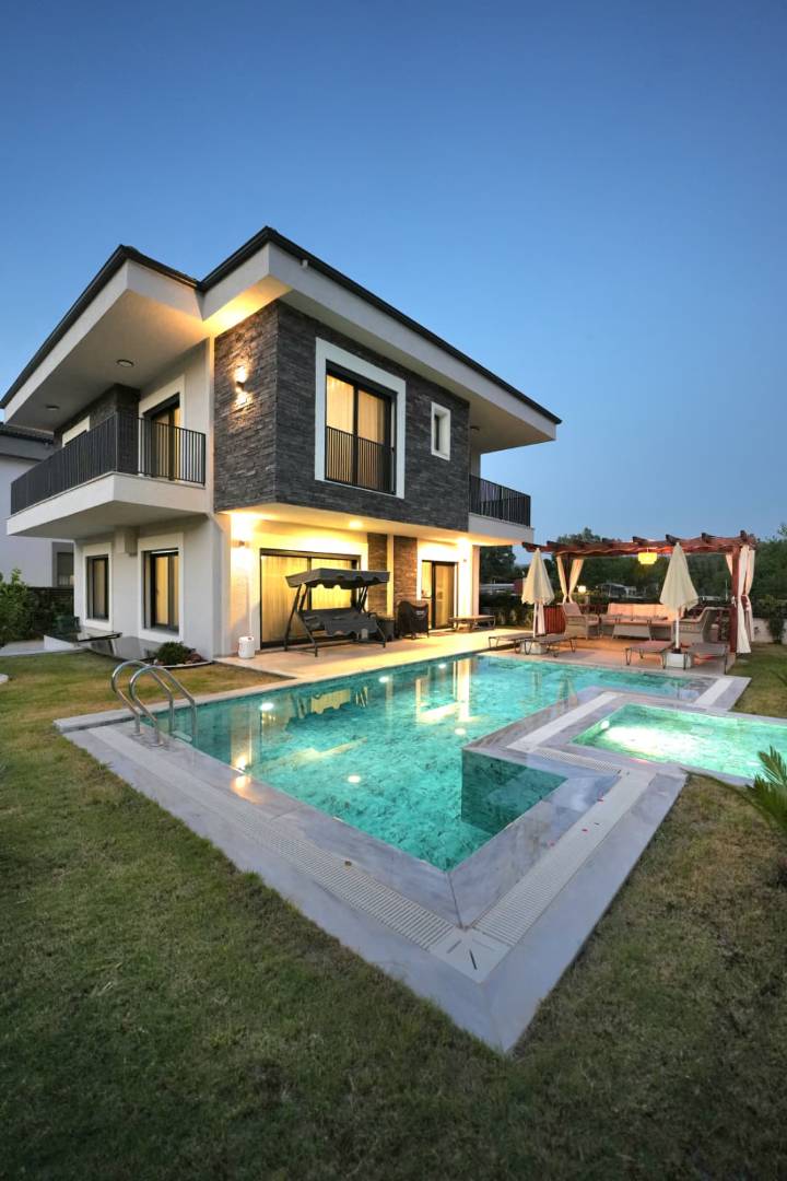 Marmaris Hisarönü'nde Kalabalık Ailelere Uygun, Özel Havuzlu, Merkezi Villa