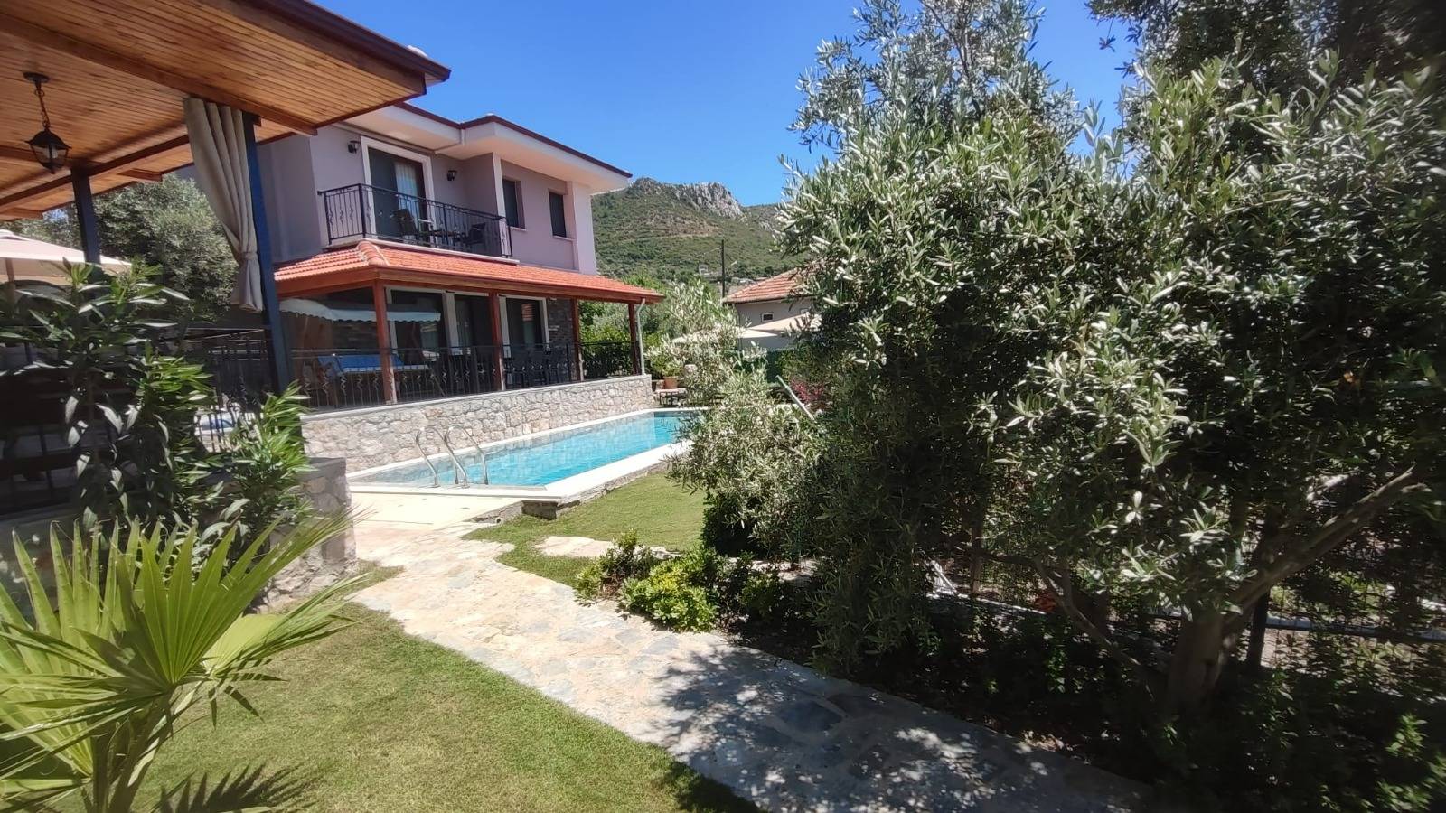 Marmaris Söğüt'te Doğa ve Deniz Manzaralı, Özel Havuzlu, Bahçeli Villa