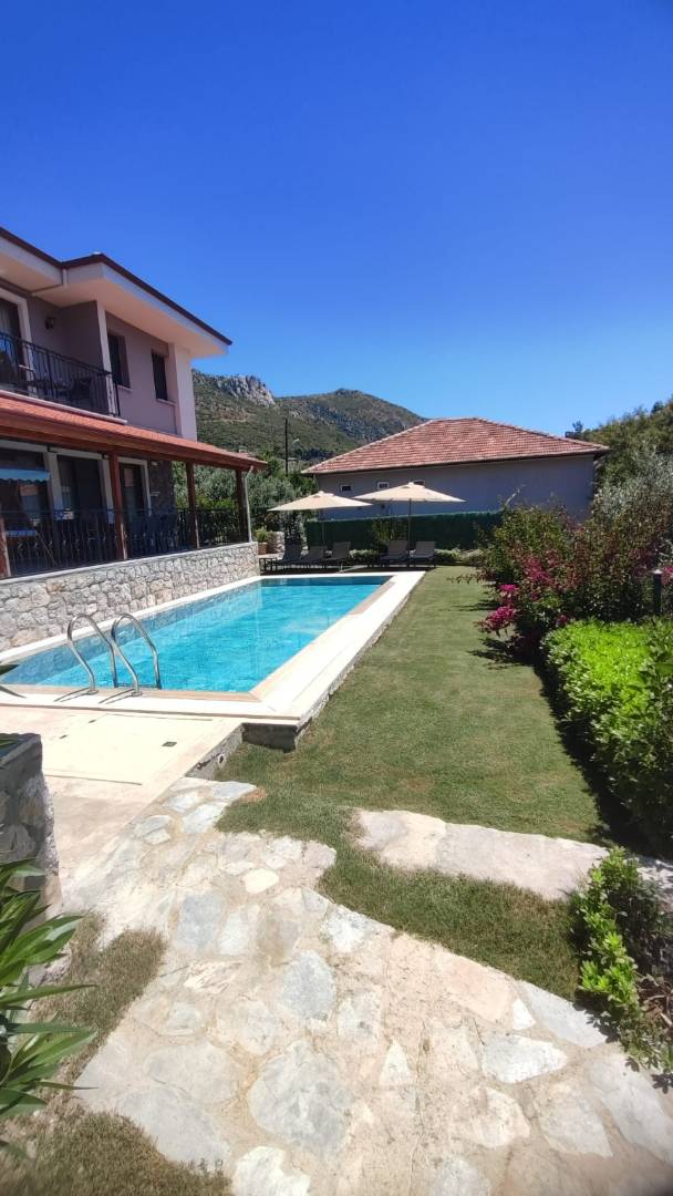 Marmaris Söğüt'te Doğa ve Deniz Manzaralı, Özel Havuzlu, Bahçeli Villa