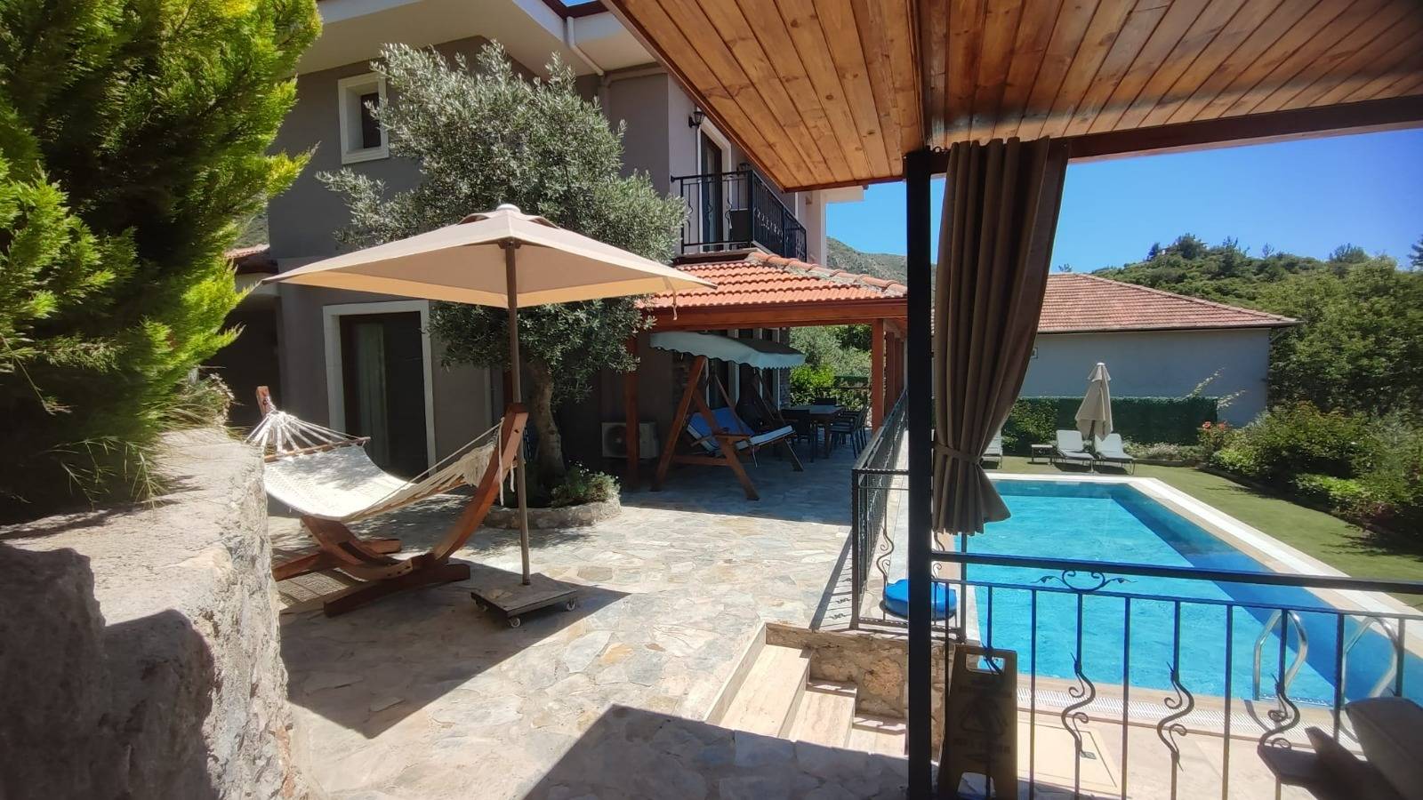 Marmaris Söğüt'te Doğa ve Deniz Manzaralı, Özel Havuzlu, Bahçeli Villa