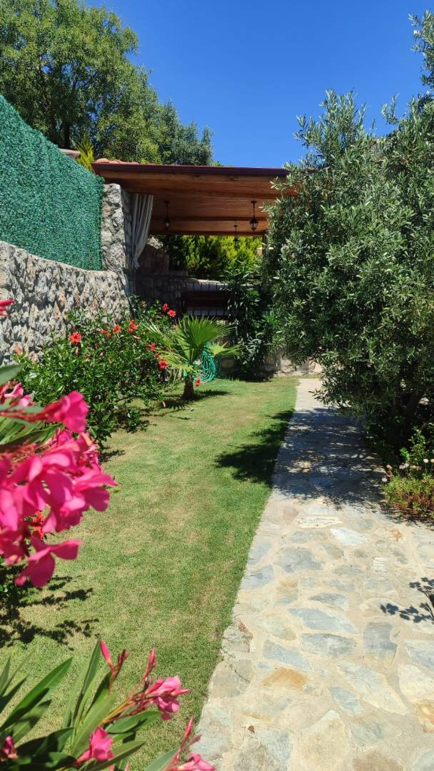 Marmaris Söğüt'te Doğa ve Deniz Manzaralı, Özel Havuzlu, Bahçeli Villa