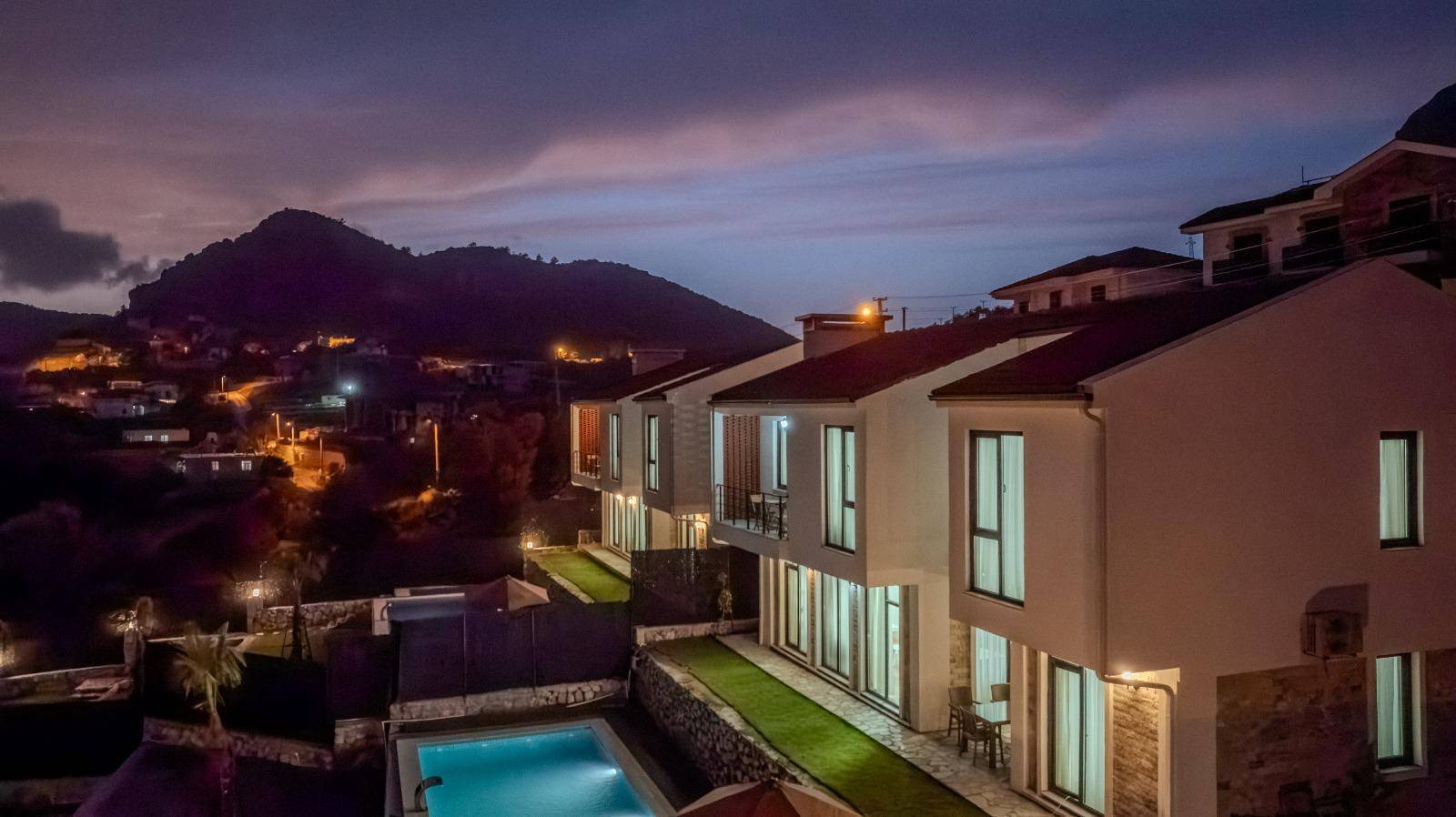 Marmaris Söğüt'te Modern Tasarımlı, Özel Havuzlu, Bahçeli Lüks Villa