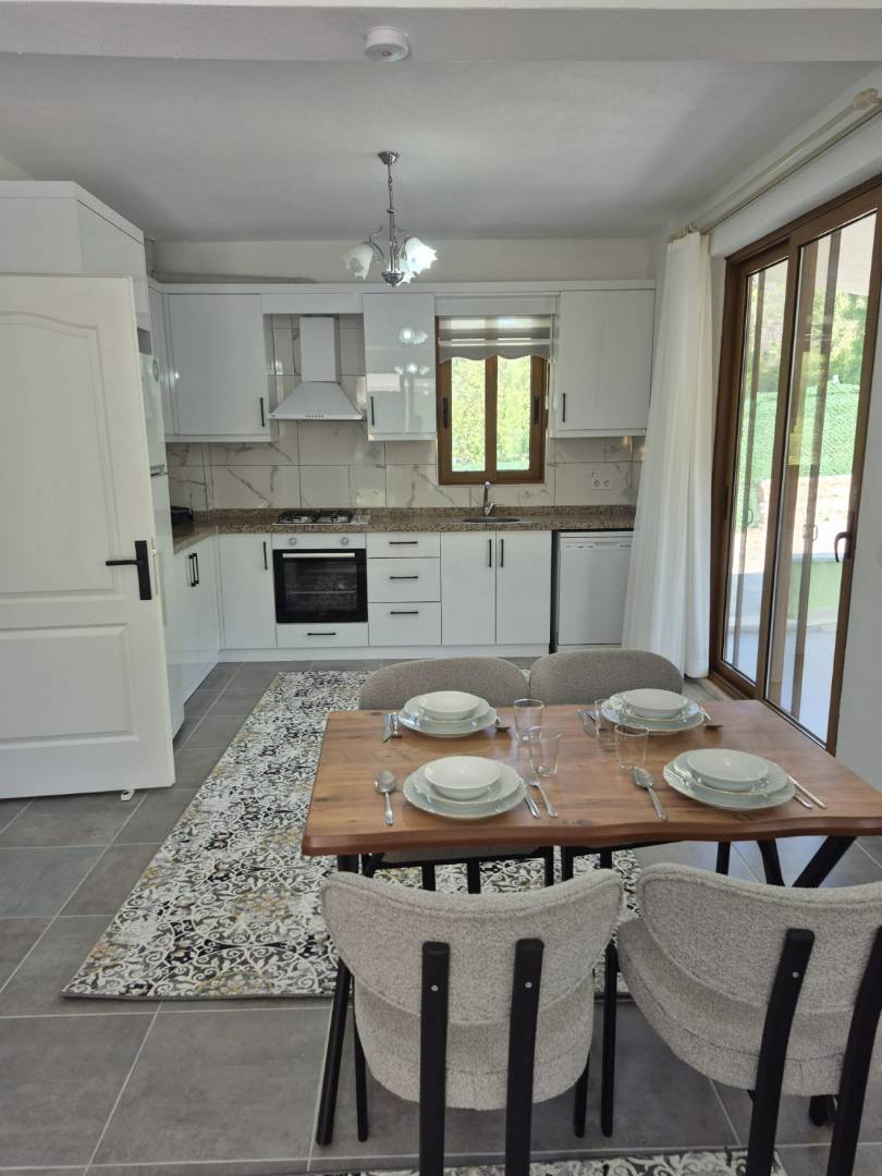 Marmaris Söğüt'te Sakin ve Ulaşılır Konumda, Özel Havuzlu, Kiralık Villa