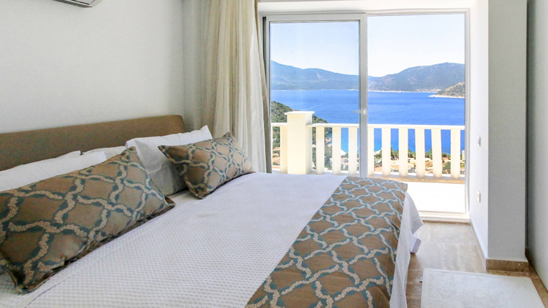 Kaş Kalkan'da Deniz Manzaralı, Özel Havuzlu, Kiralık Villa