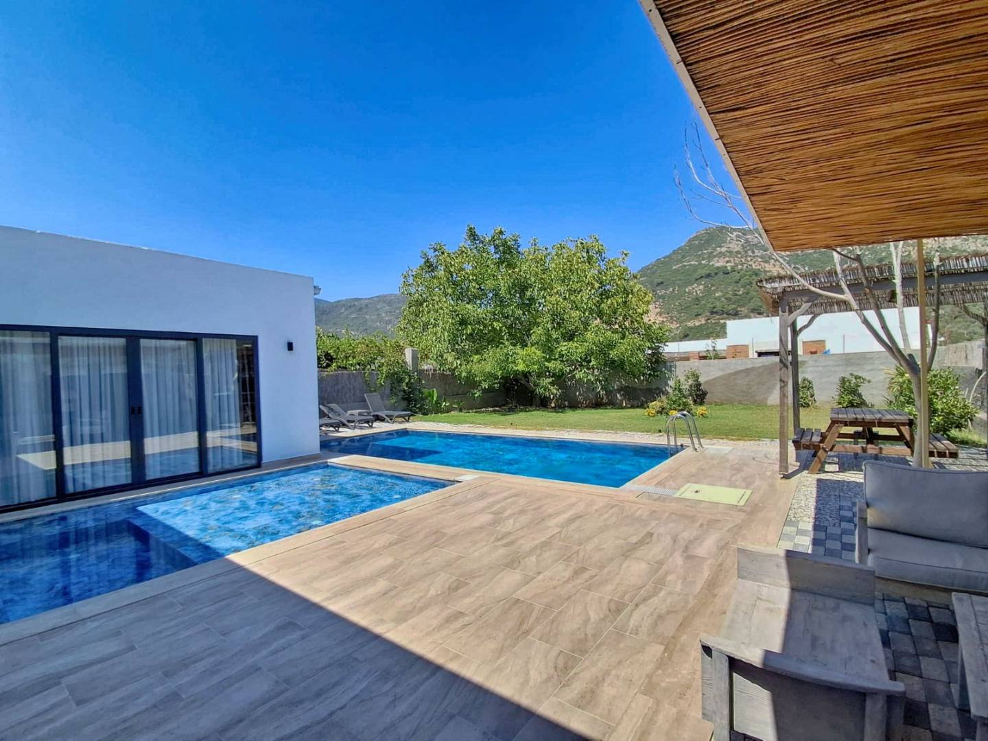 Muğla Fethiye'de Geniş Bahçeli, Özel Havuzlu, Kiralık Lüks Villa 33515 — 2