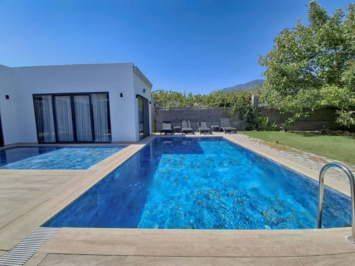Muğla Fethiye'de Geniş Bahçeli, Özel Havuzlu, Kiralık Lüks Villa 33515 — 3