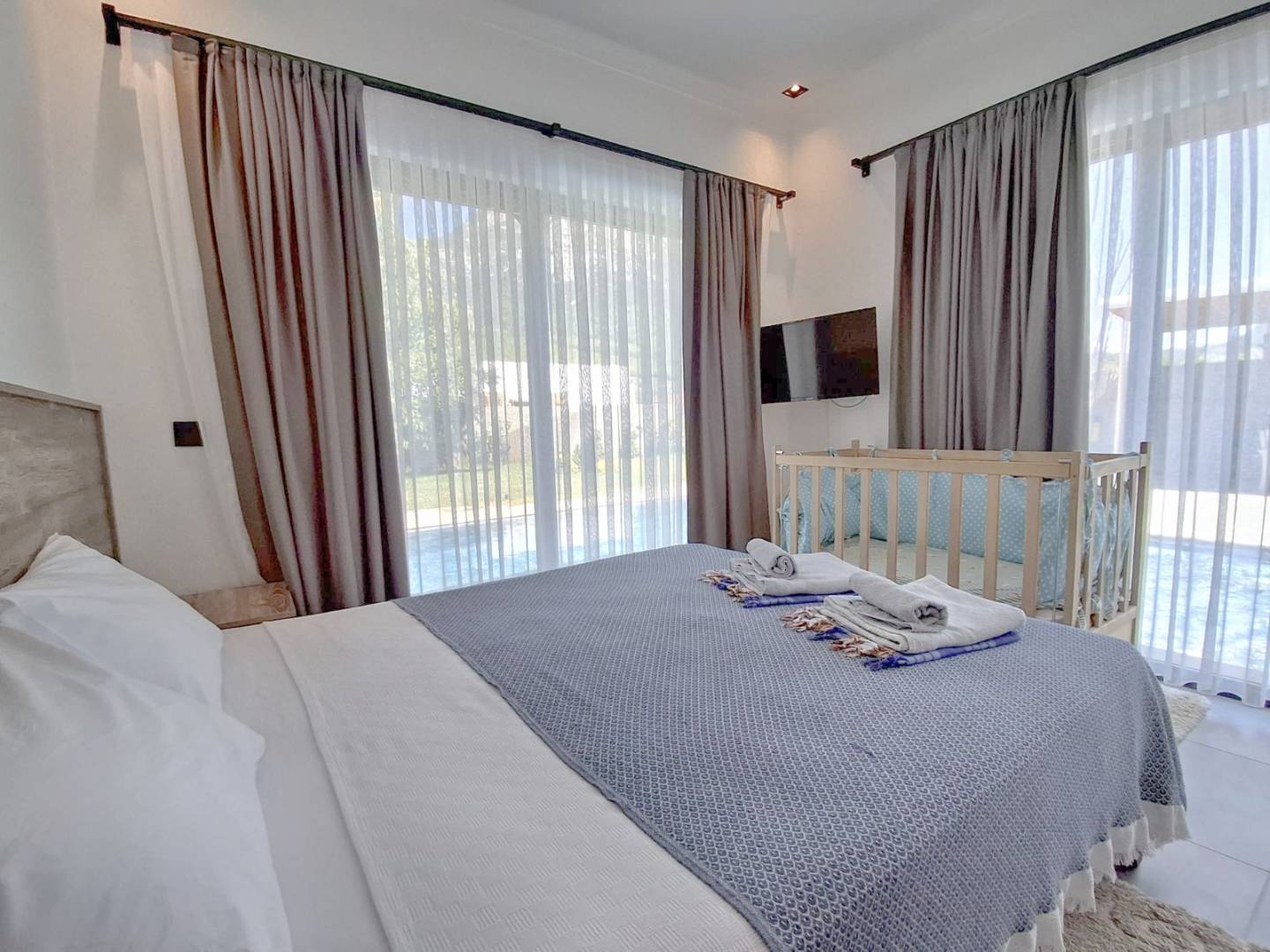 Muğla Fethiye'de Geniş Bahçeli, Özel Havuzlu, Kiralık Lüks Villa