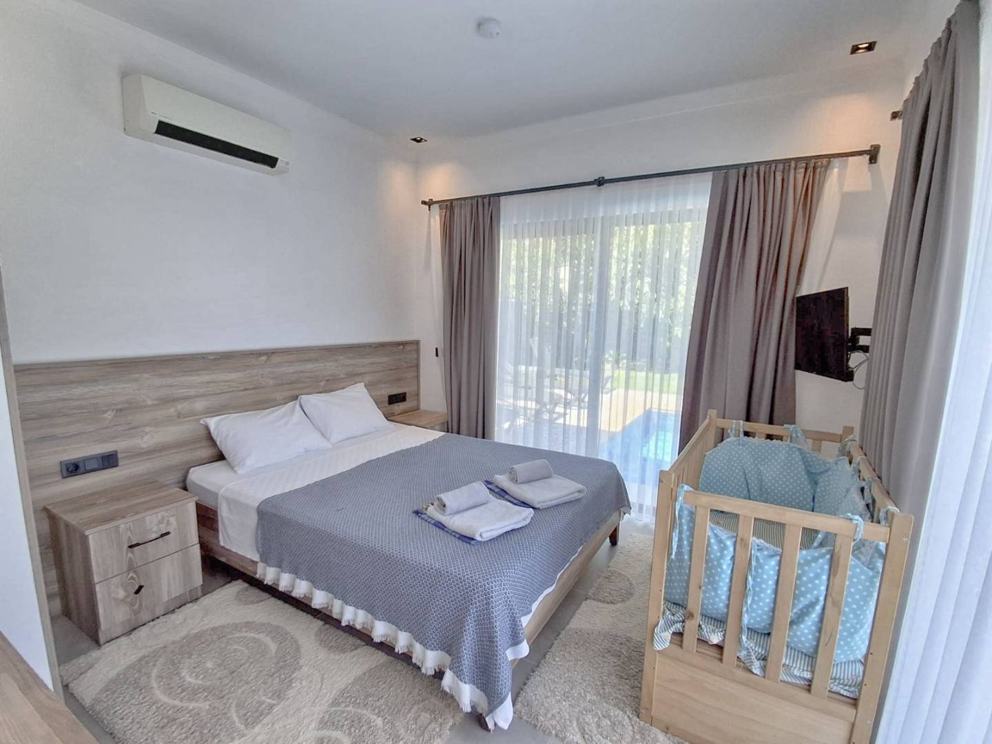 Muğla Fethiye'de Geniş Bahçeli, Özel Havuzlu, Kiralık Lüks Villa