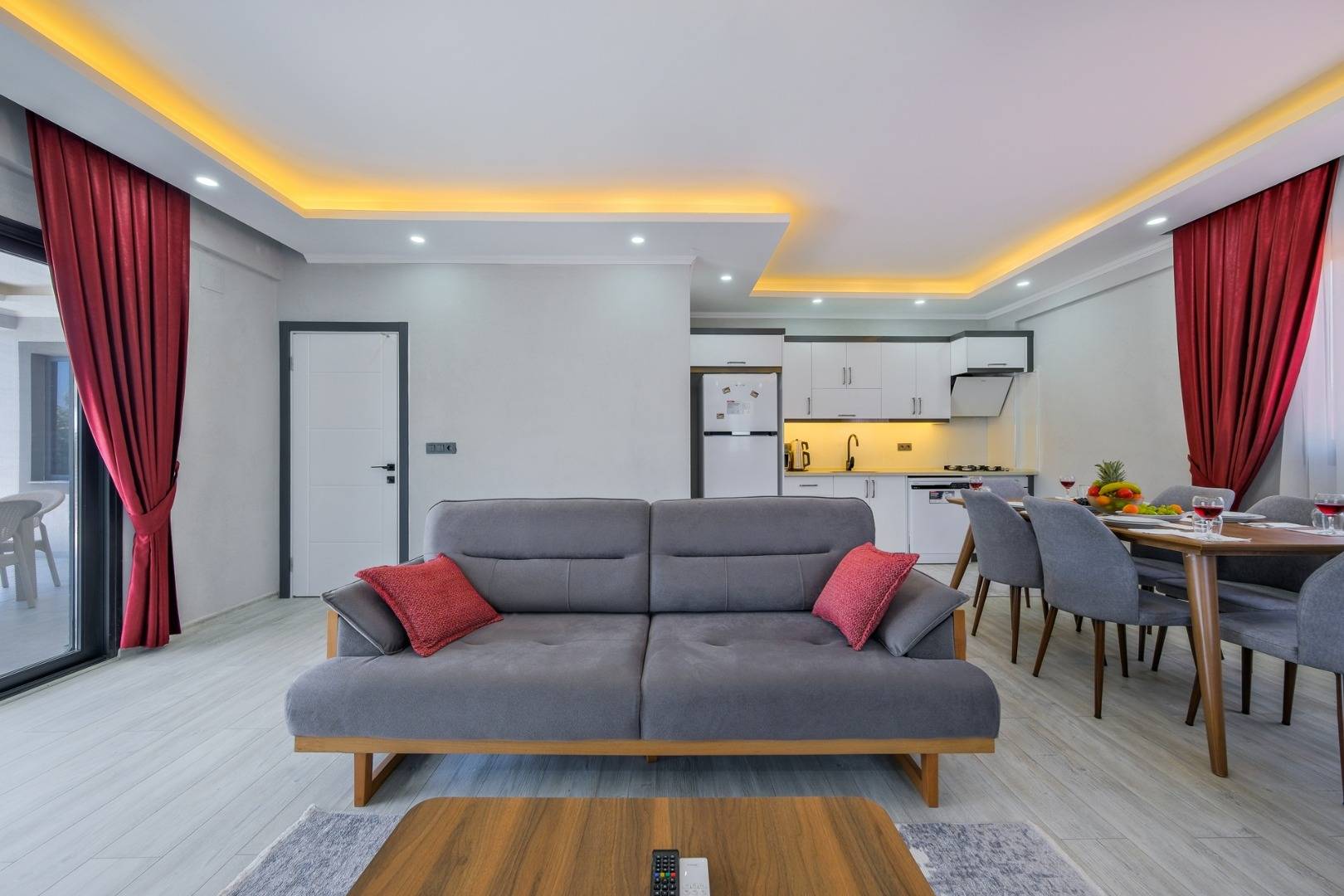 Muğla Karaçulha'da Balayı Çiftlerine Uygun, Özel Havuzlu, Modern Villa