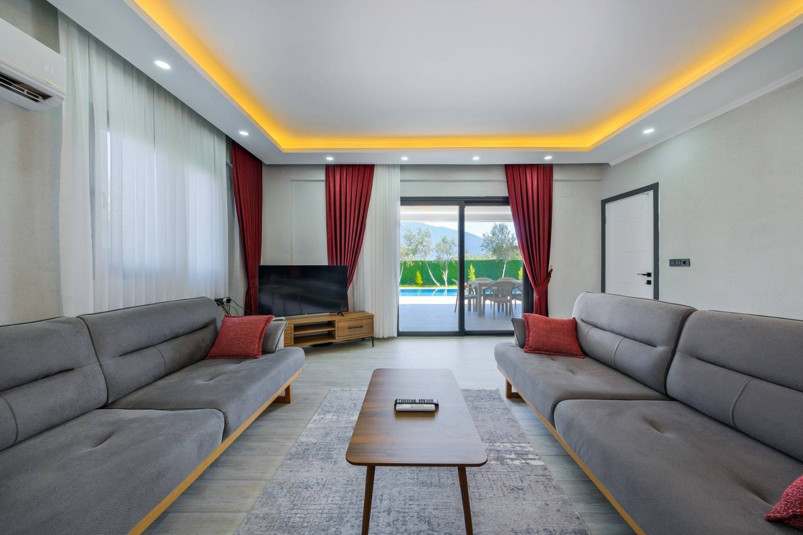Muğla Karaçulha'da Balayı Çiftlerine Uygun, Özel Havuzlu, Modern Villa
