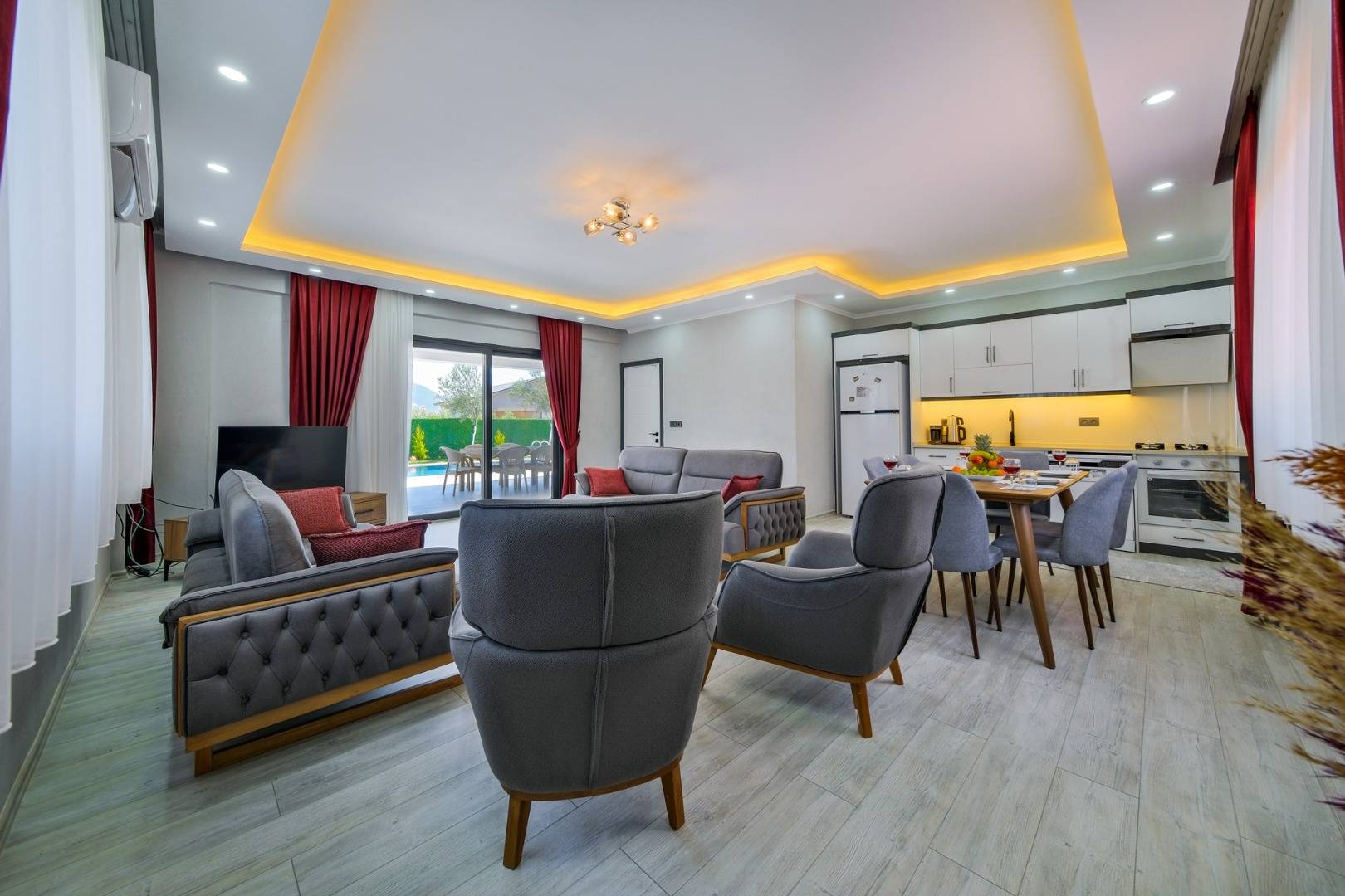 Muğla Karaçulha'da Balayı Çiftlerine Uygun, Özel Havuzlu, Modern Villa