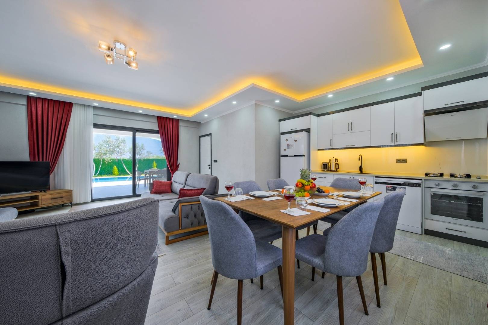 Muğla Karaçulha'da Balayı Çiftlerine Uygun, Özel Havuzlu, Modern Villa