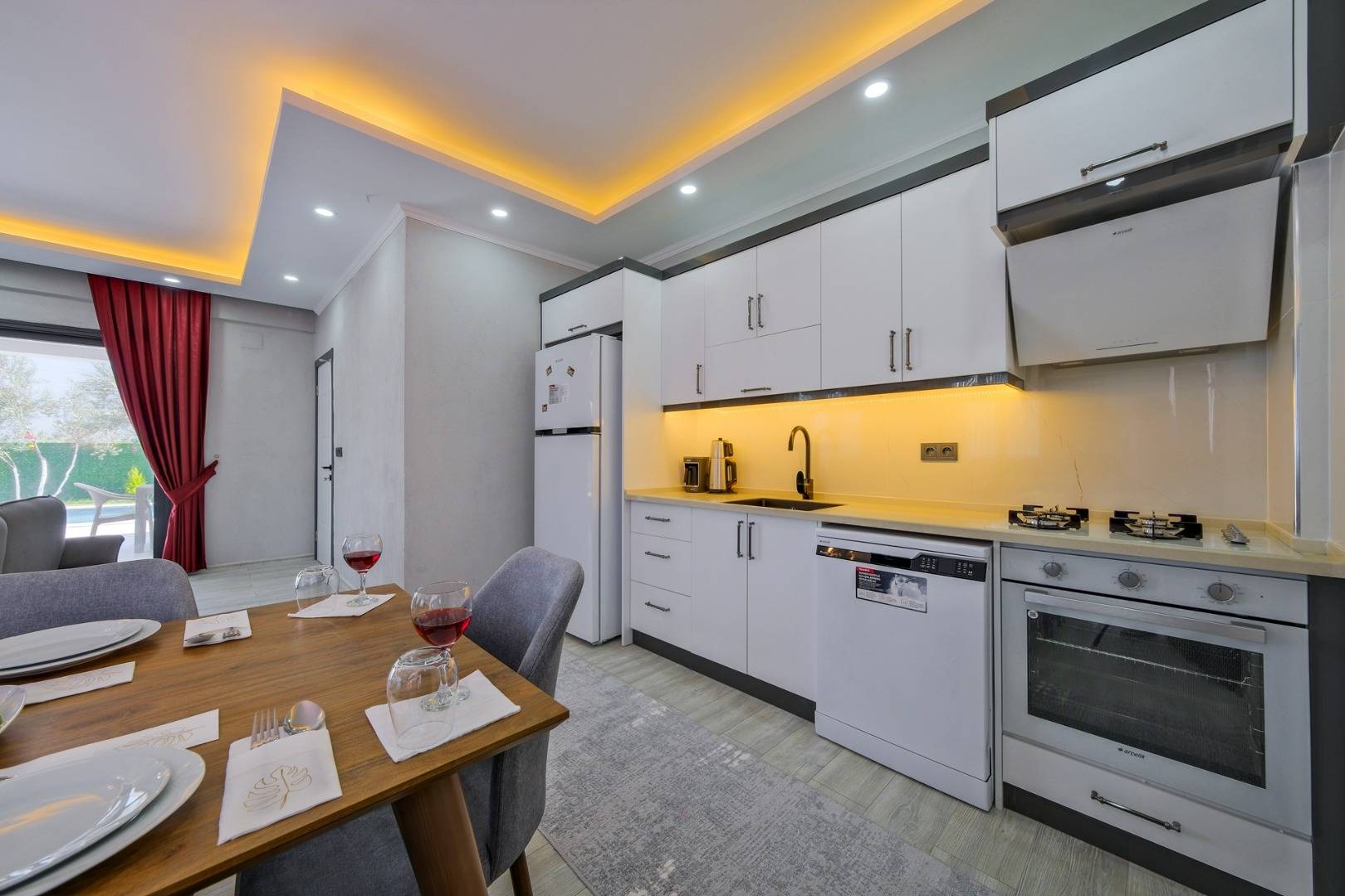 Muğla Karaçulha'da Balayı Çiftlerine Uygun, Özel Havuzlu, Modern Villa