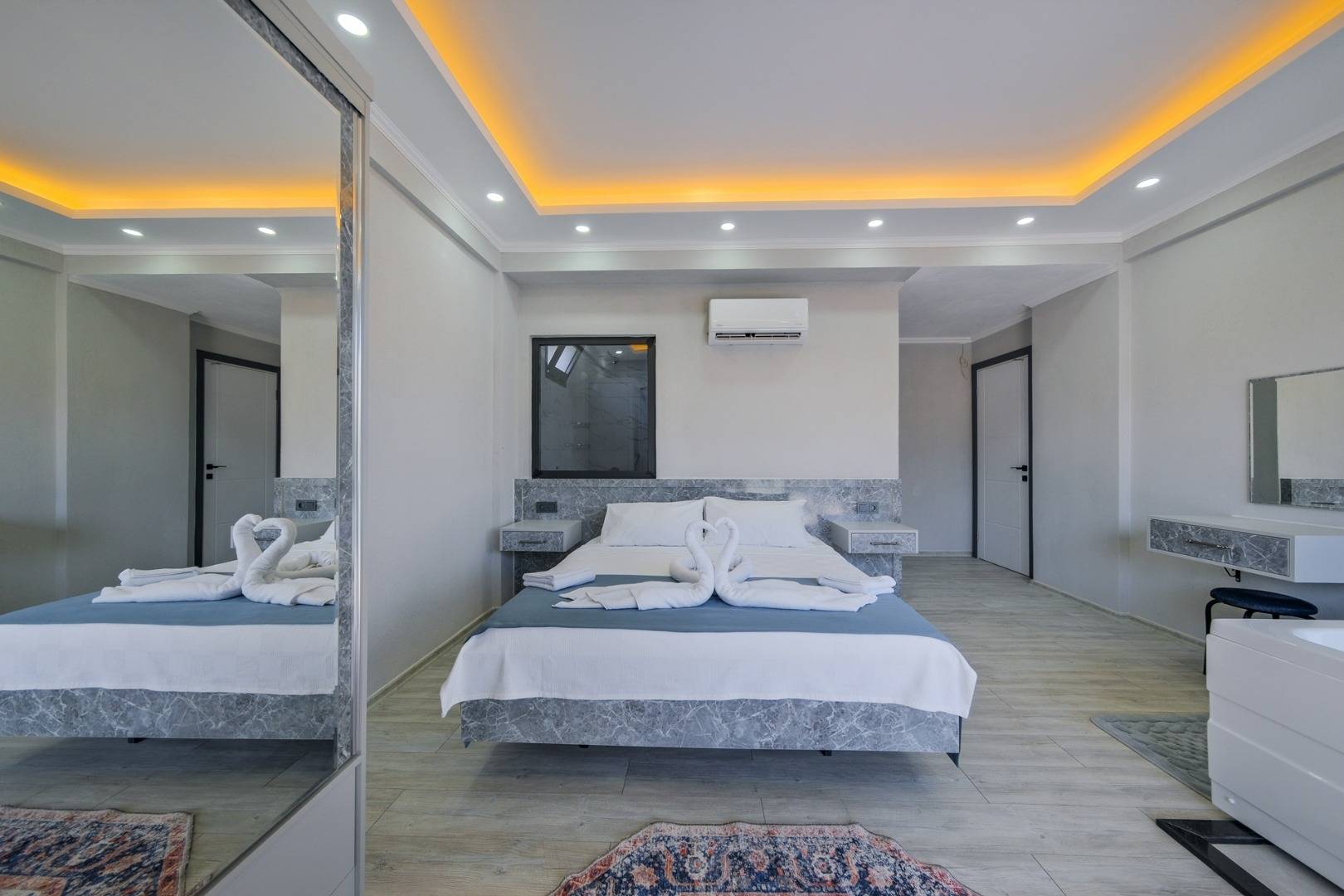 Muğla Karaçulha'da Balayı Çiftlerine Uygun, Özel Havuzlu, Modern Villa
