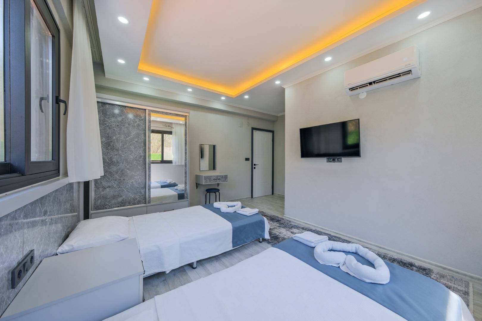Muğla Karaçulha'da Balayı Çiftlerine Uygun, Özel Havuzlu, Modern Villa