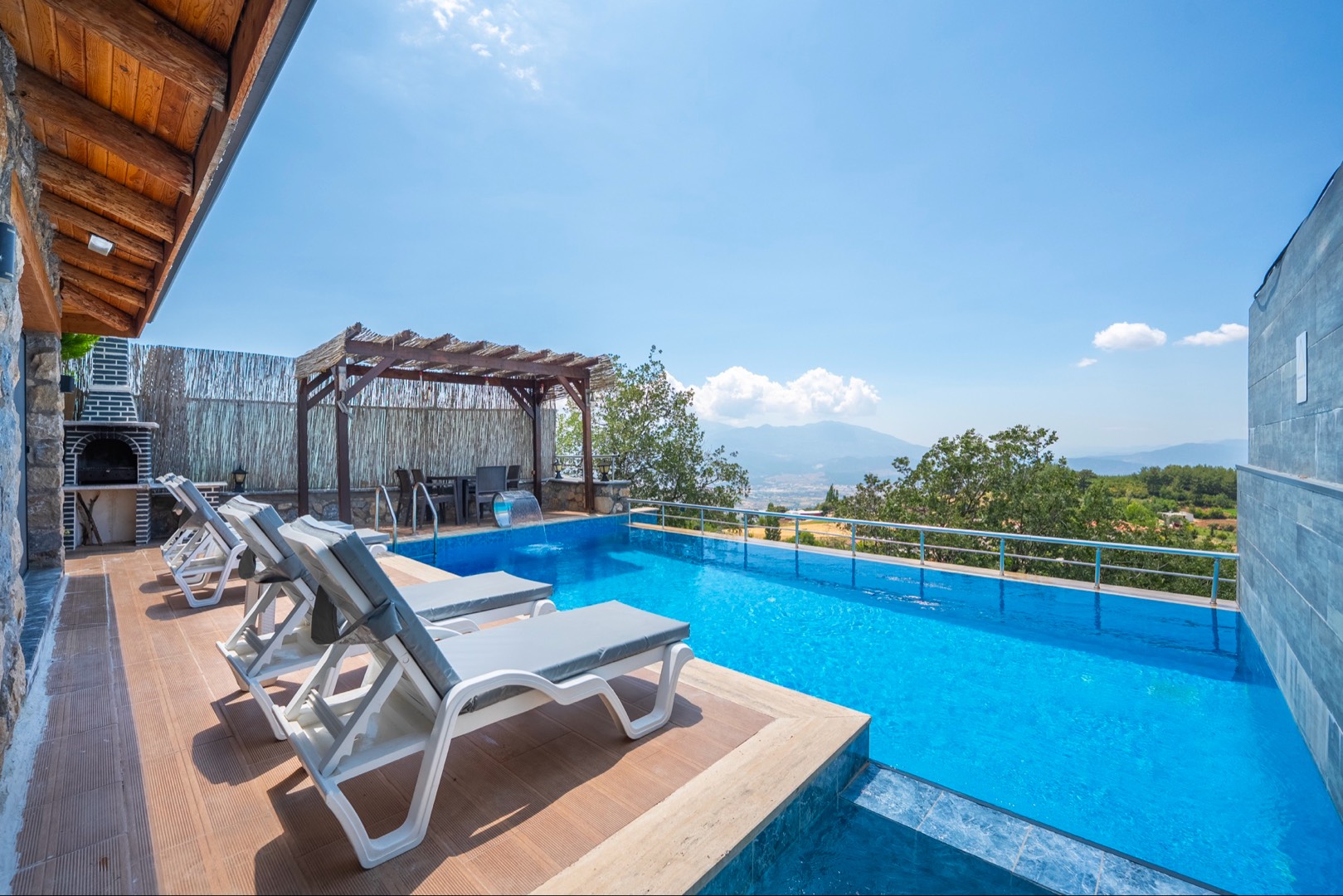 Muğla Yakaköy'de Doğa ile İç İçe, Özel Havuzlu, 3+1 Taş Villa 45270 — 3