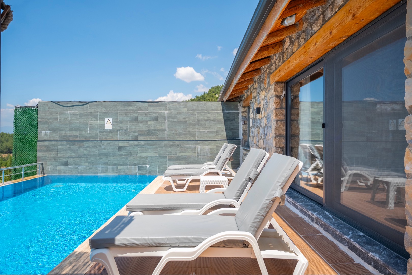 Muğla Yakaköy'de Doğa ile İç İçe, Özel Havuzlu, 3+1 Taş Villa 45270 — 2