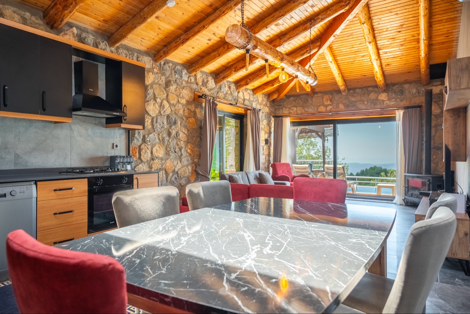 Muğla Yakaköy'de Doğa ile İç İçe, Özel Havuzlu, 3+1 Taş Villa