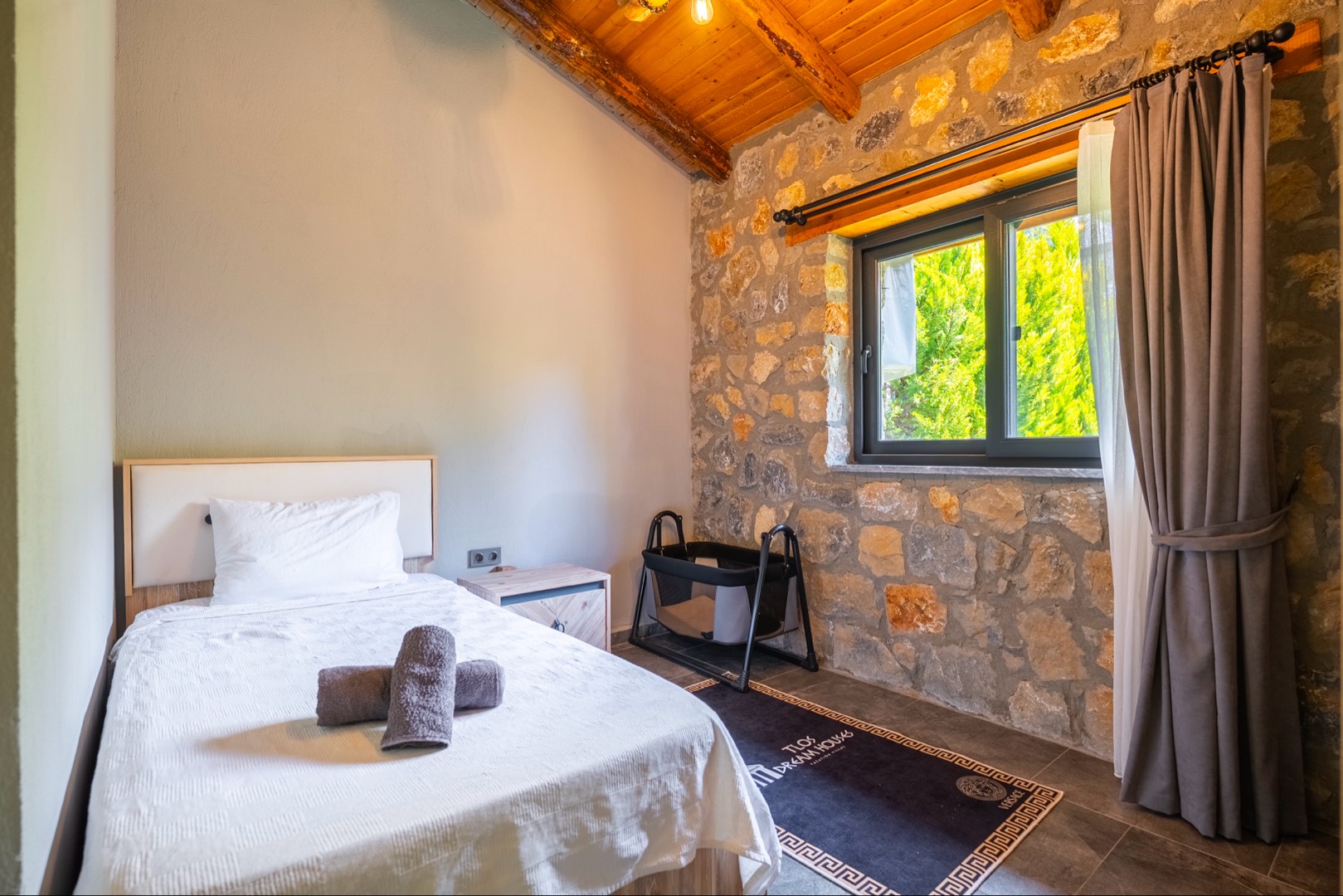 Muğla Yakaköy'de Doğa ile İç İçe, Özel Havuzlu, 3+1 Taş Villa