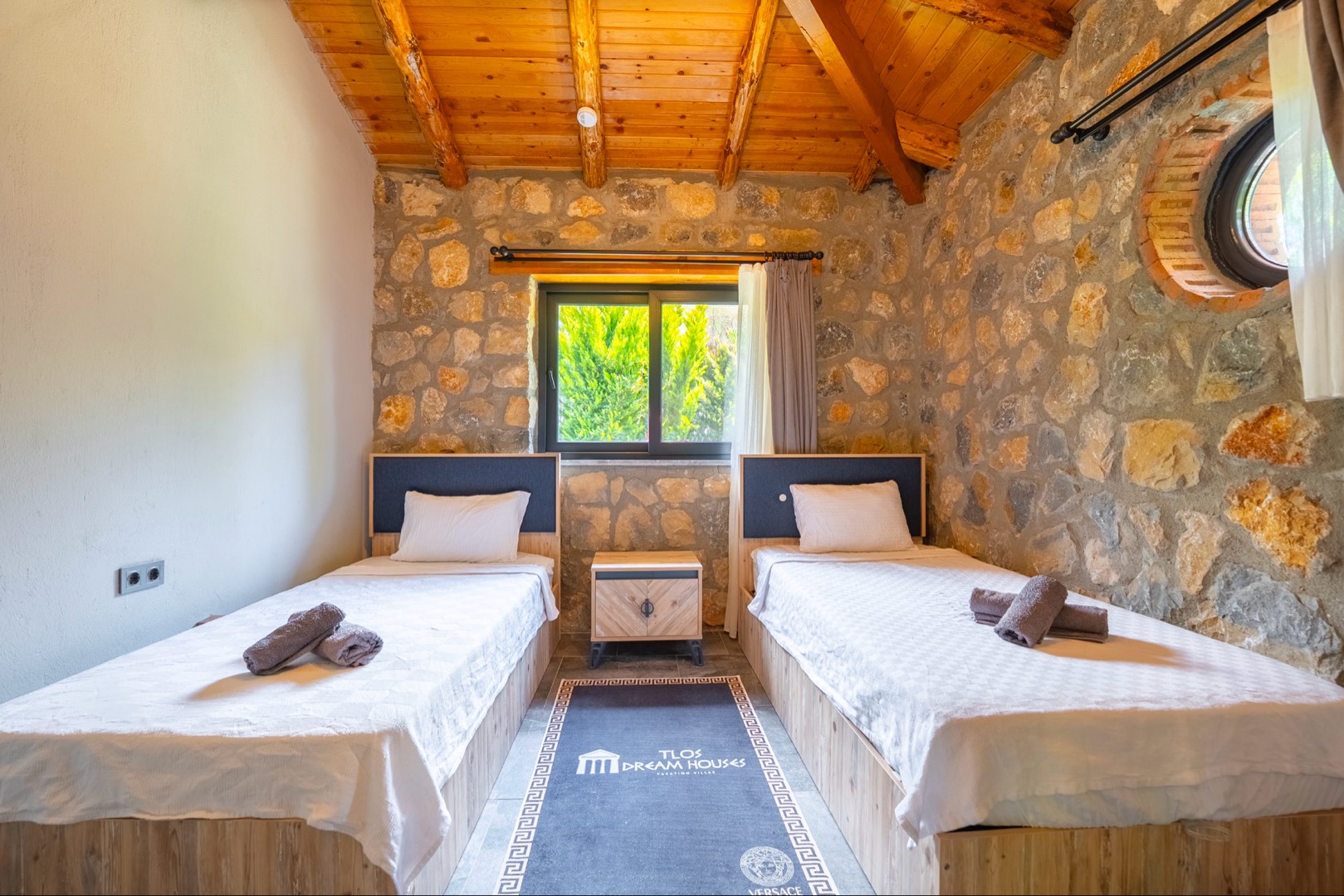 Muğla Yakaköy'de Doğa ile İç İçe, Özel Havuzlu, 3+1 Taş Villa